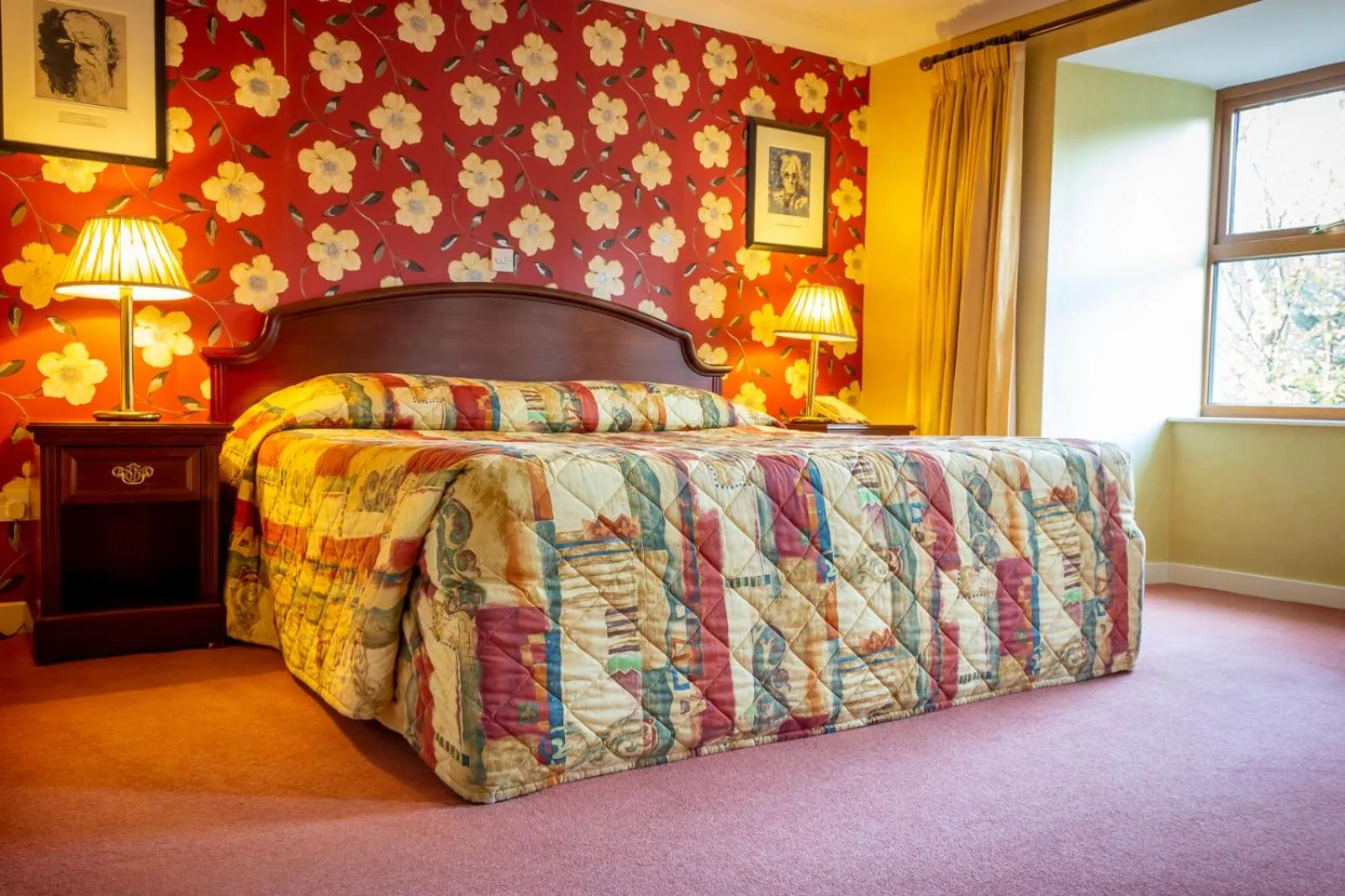 Bedroom, Bed in Lynhams Hotel