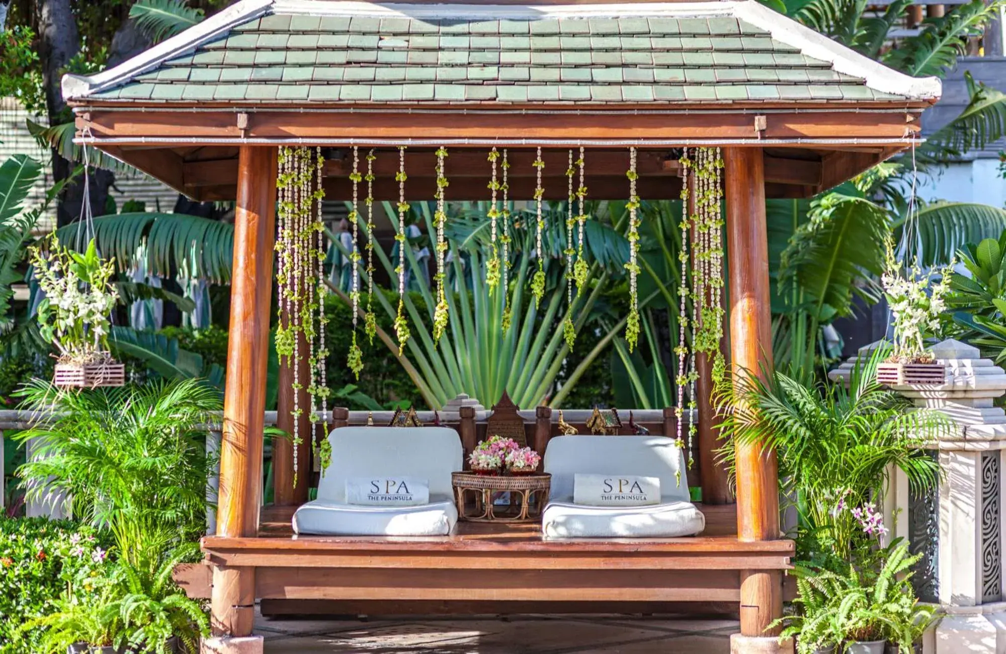 Swimming pool in The Peninsula Bangkok Swimming pool in The Peninsula Bangkok