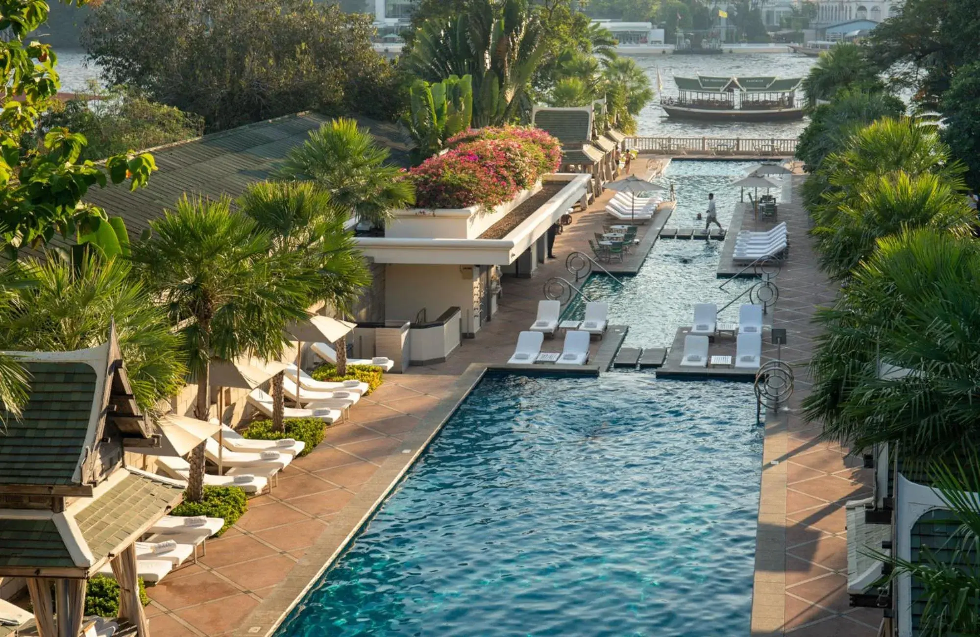 Swimming pool in The Peninsula Bangkok Swimming pool in The Peninsula Bangkok