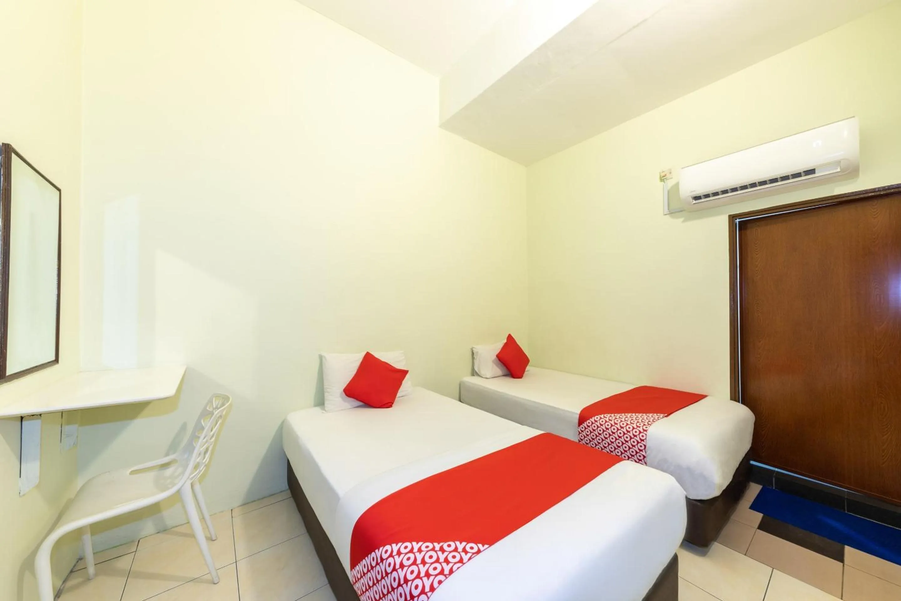 Bedroom, Bed in Hotel O My 7days Inn