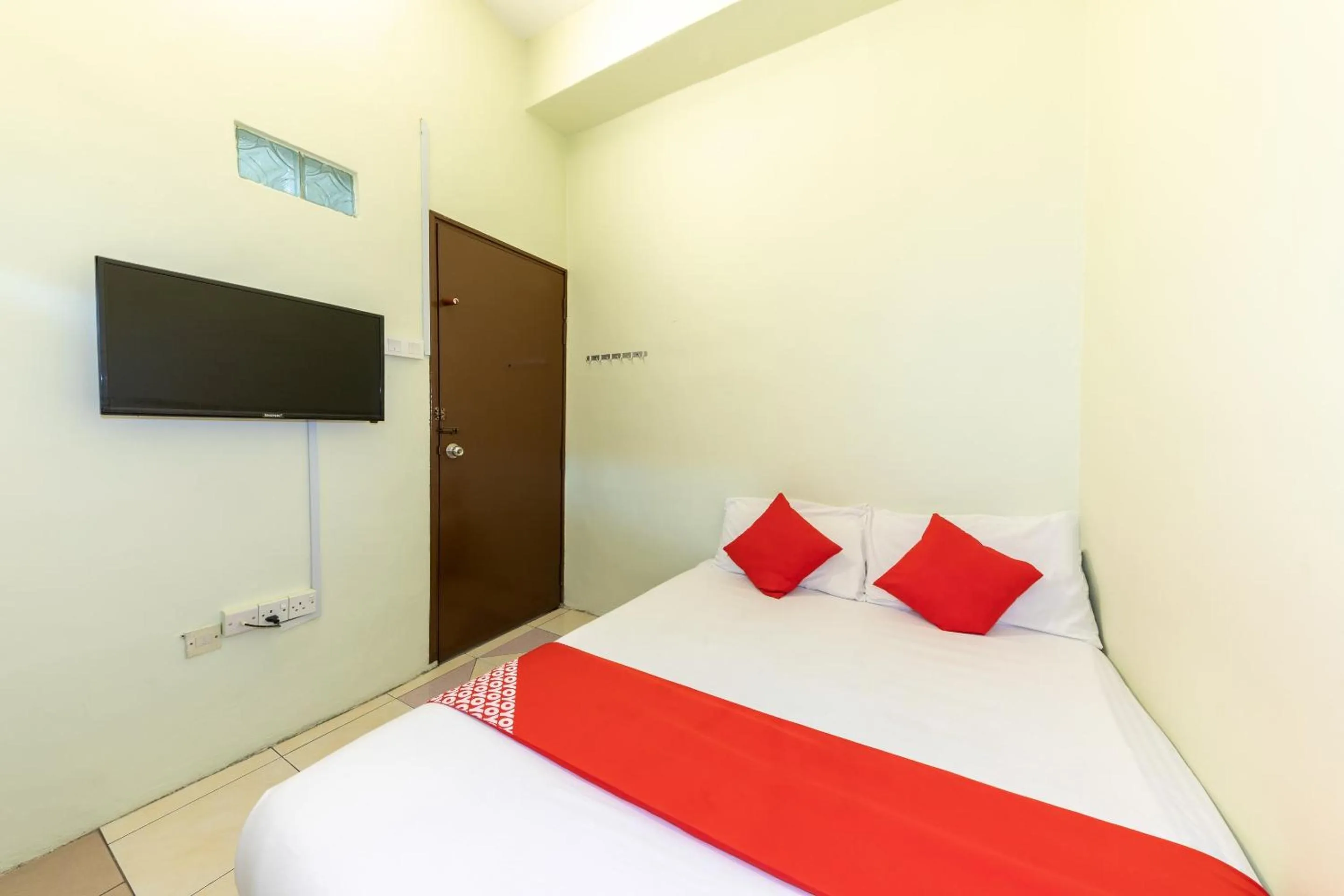 Bedroom, Bed in Hotel O My 7days Inn