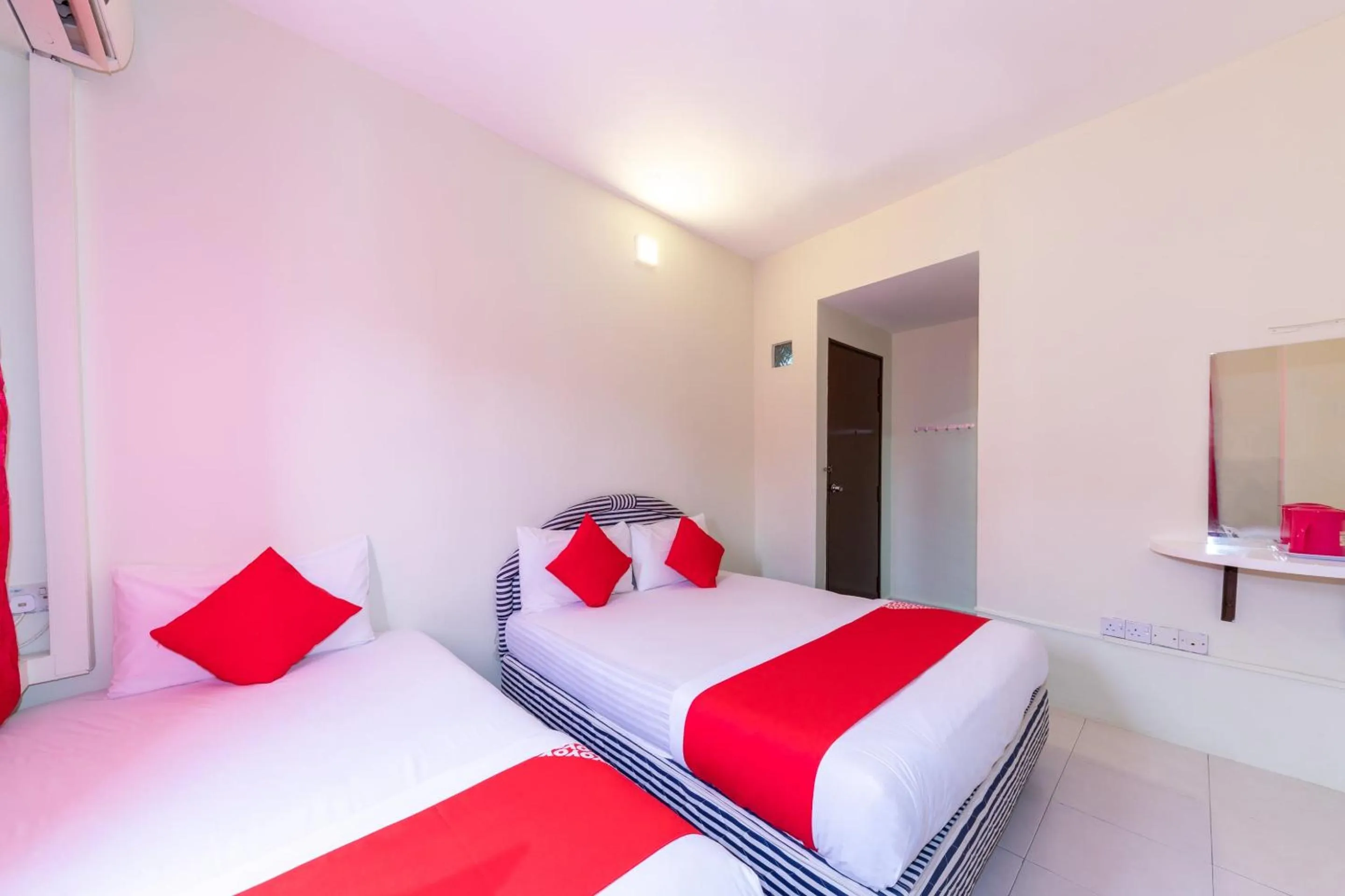 Bedroom, Bed in Hotel O My 7days Inn