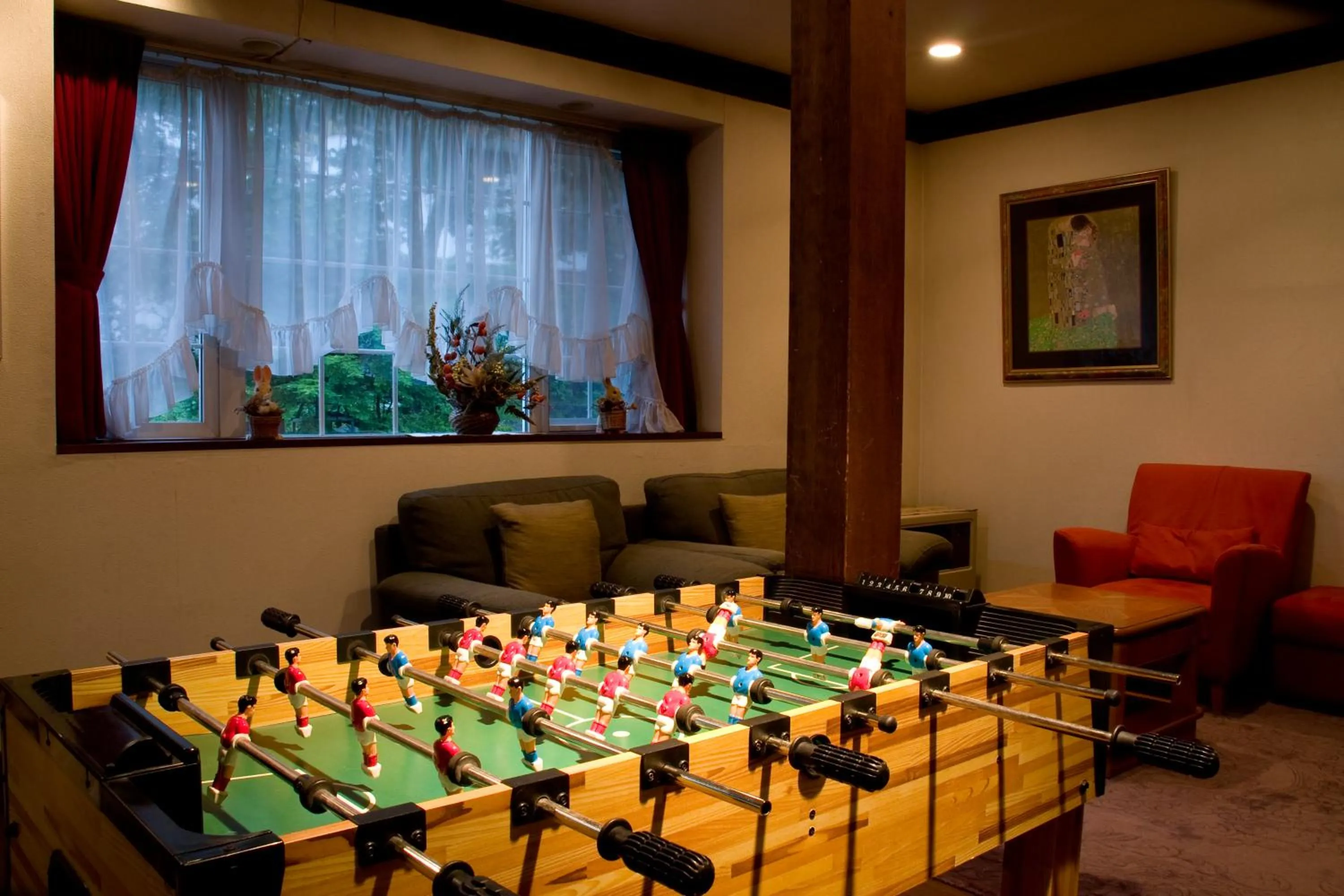 Game Room in Little Grebe
