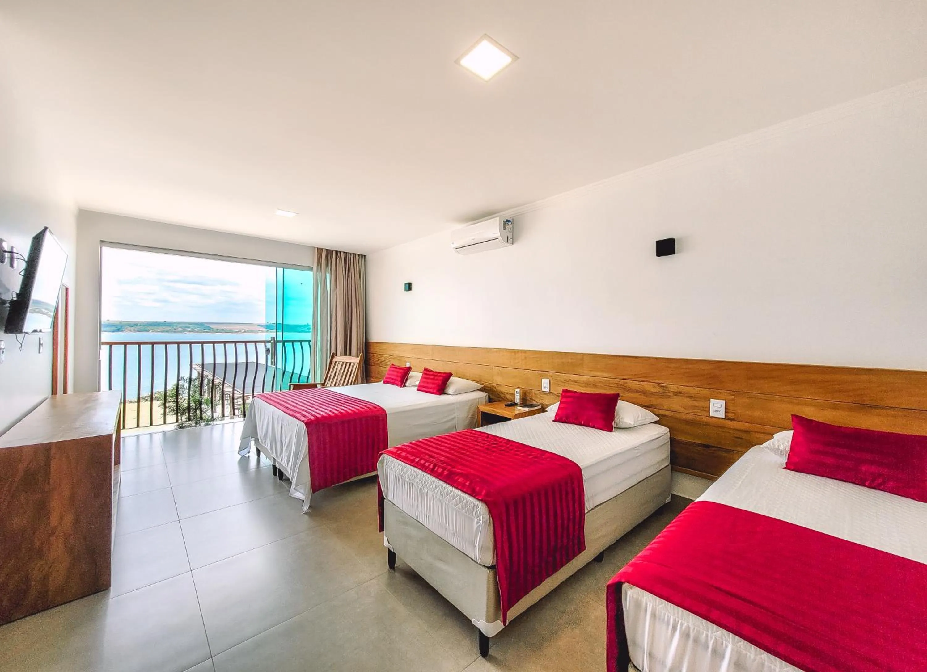 Bed in Riviera Capitólio Hotel