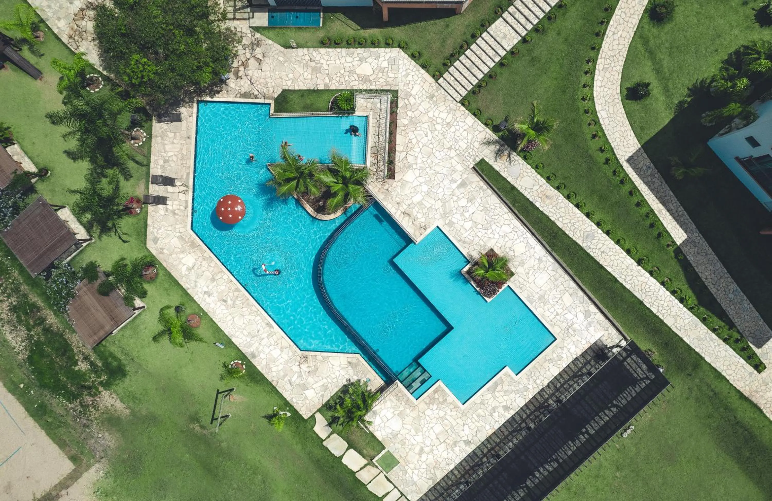 Swimming pool in Riviera Capitólio Hotel