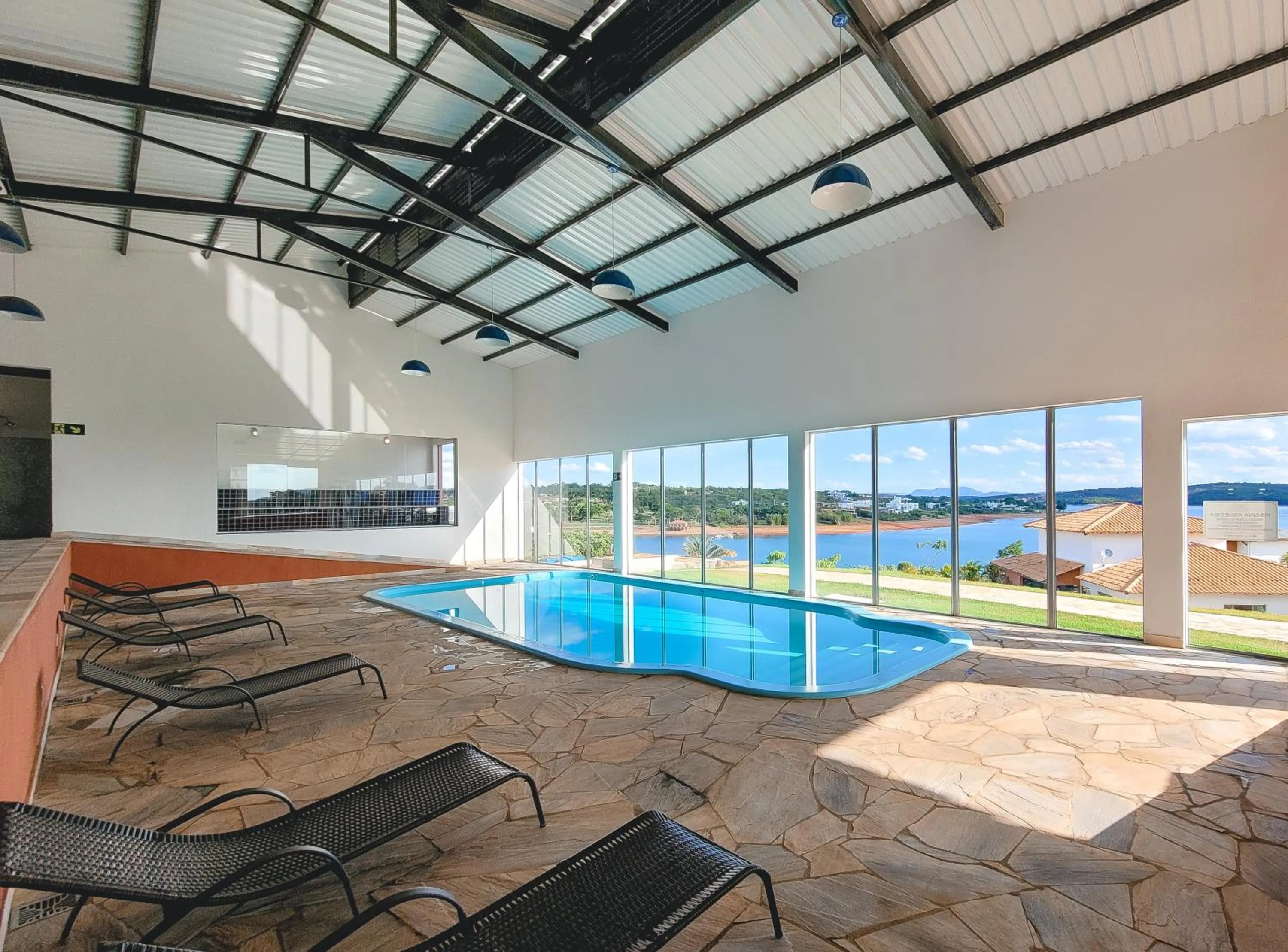 Swimming pool in Riviera Capitólio Hotel