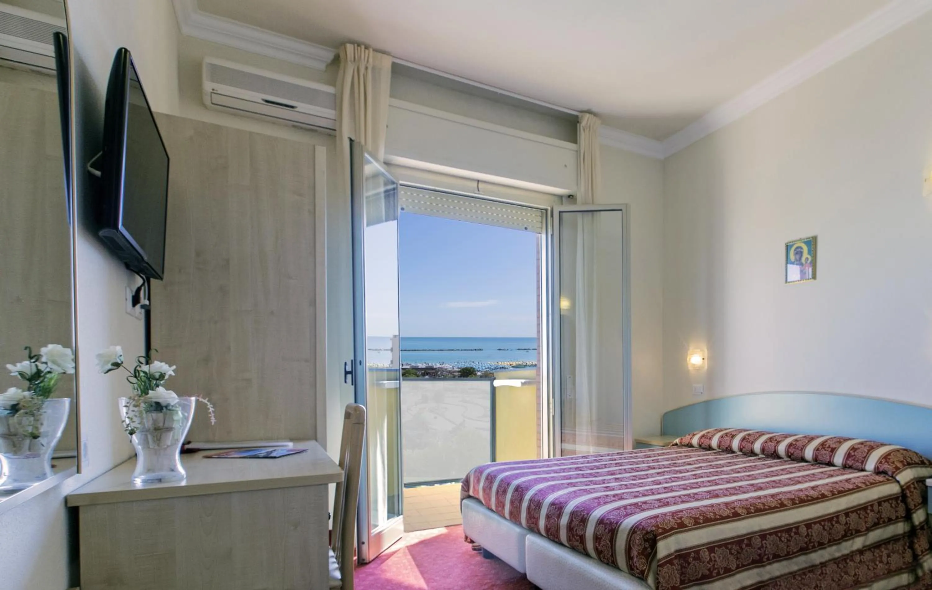 Bedroom, Bed in Hotel Silver