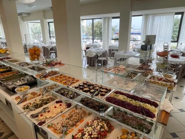 Restaurant/places to eat in Hotel Silver