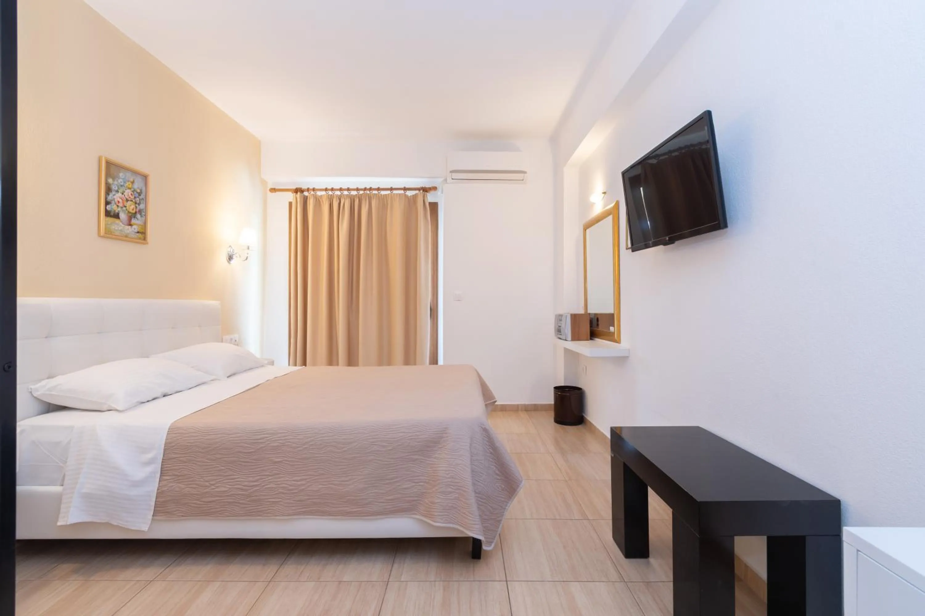 Photo of the whole room, Bed in Star Paradise Hotel