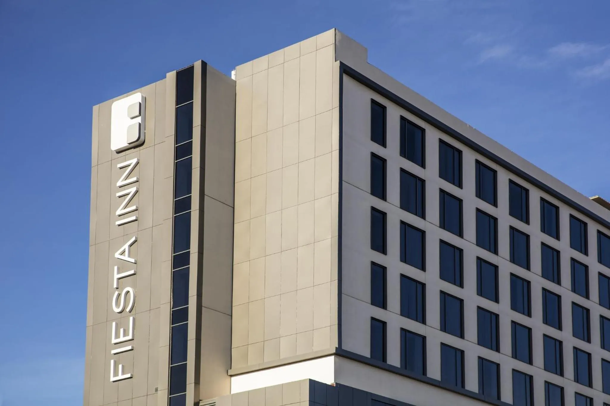 Property building in Fiesta Inn Aguascalientes Patio