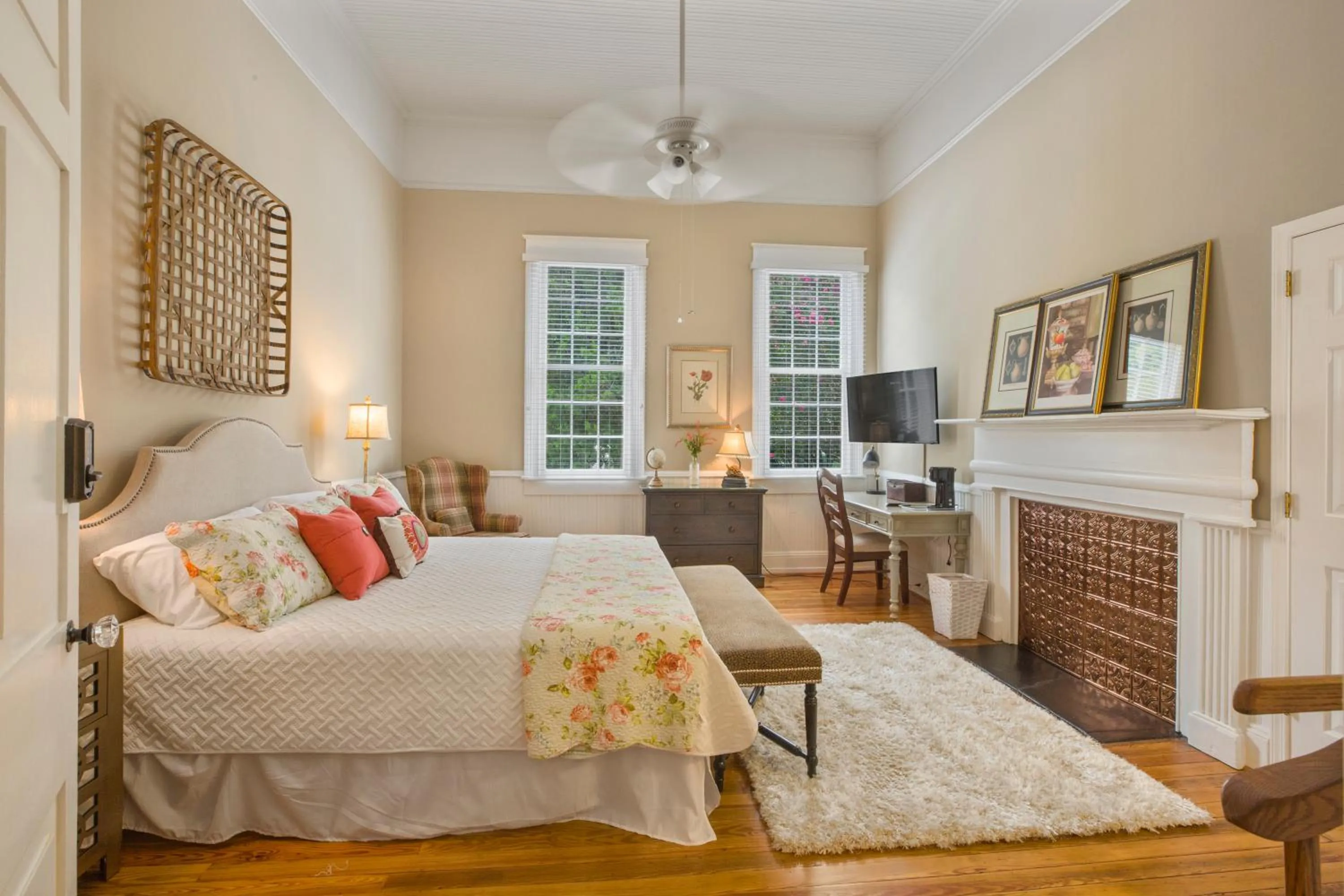 Photo of the whole room, Bed in Liberty Hall Bed and Breakfast
