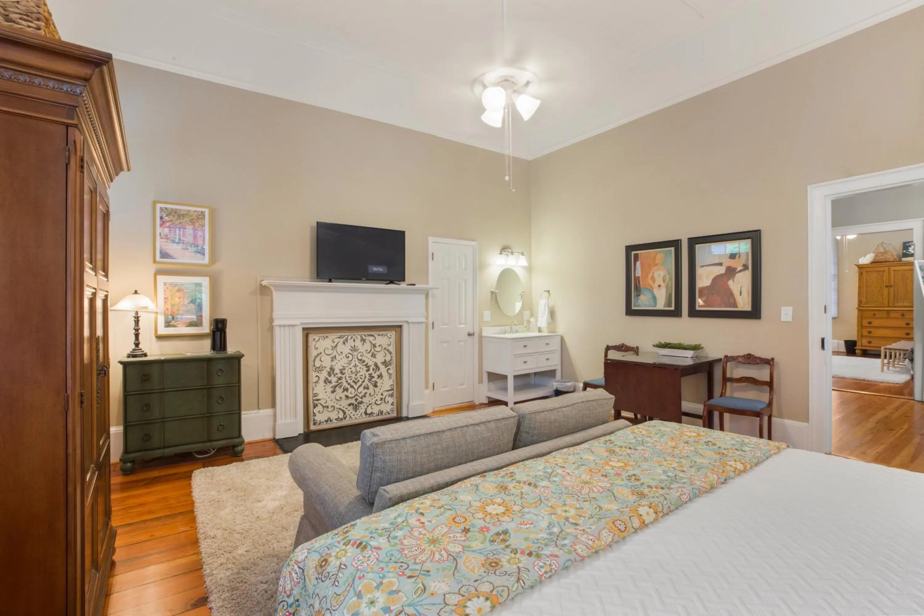 Photo of the whole room, Bed in Liberty Hall Bed and Breakfast