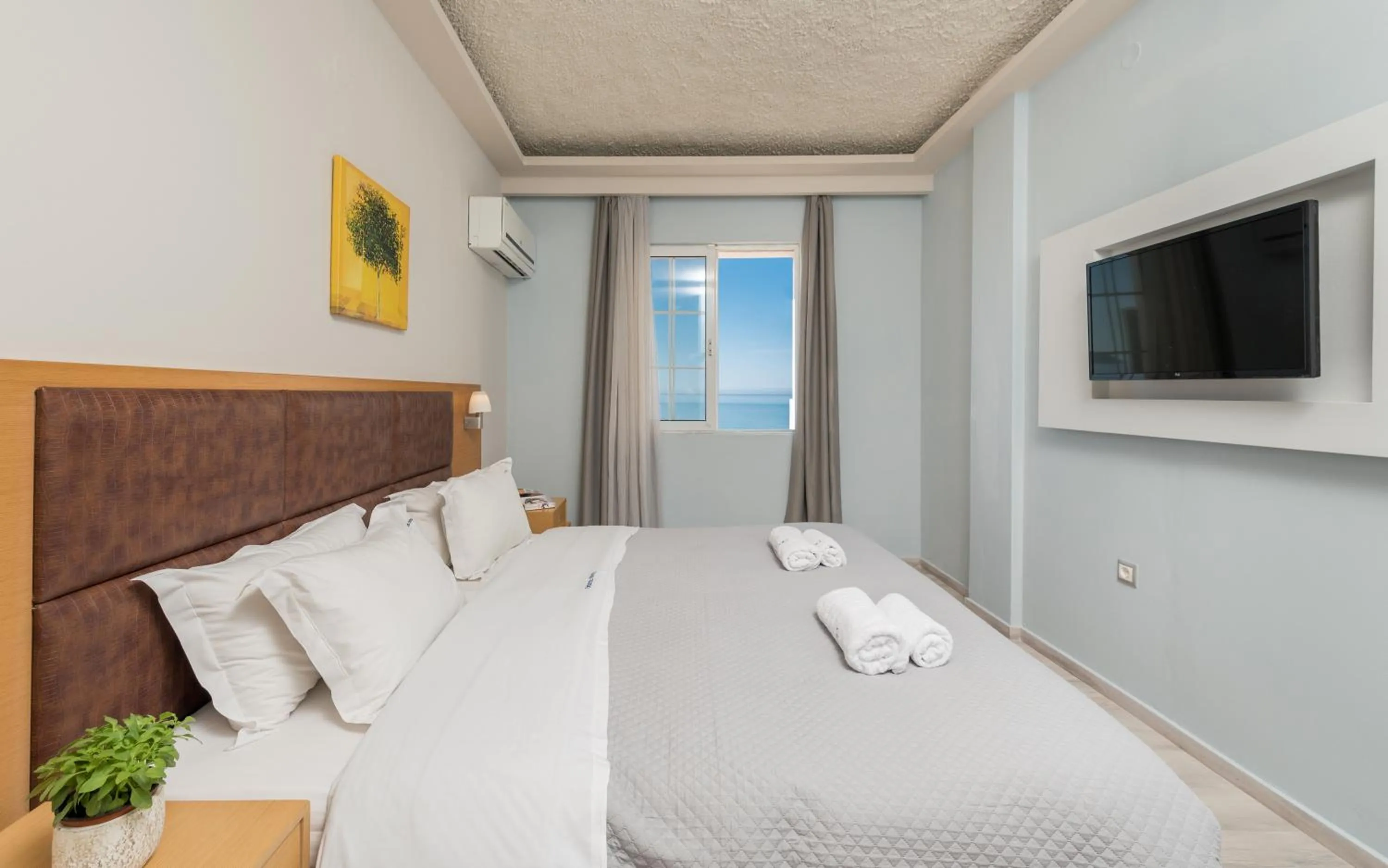 Bed in Crystal Beach Hotel