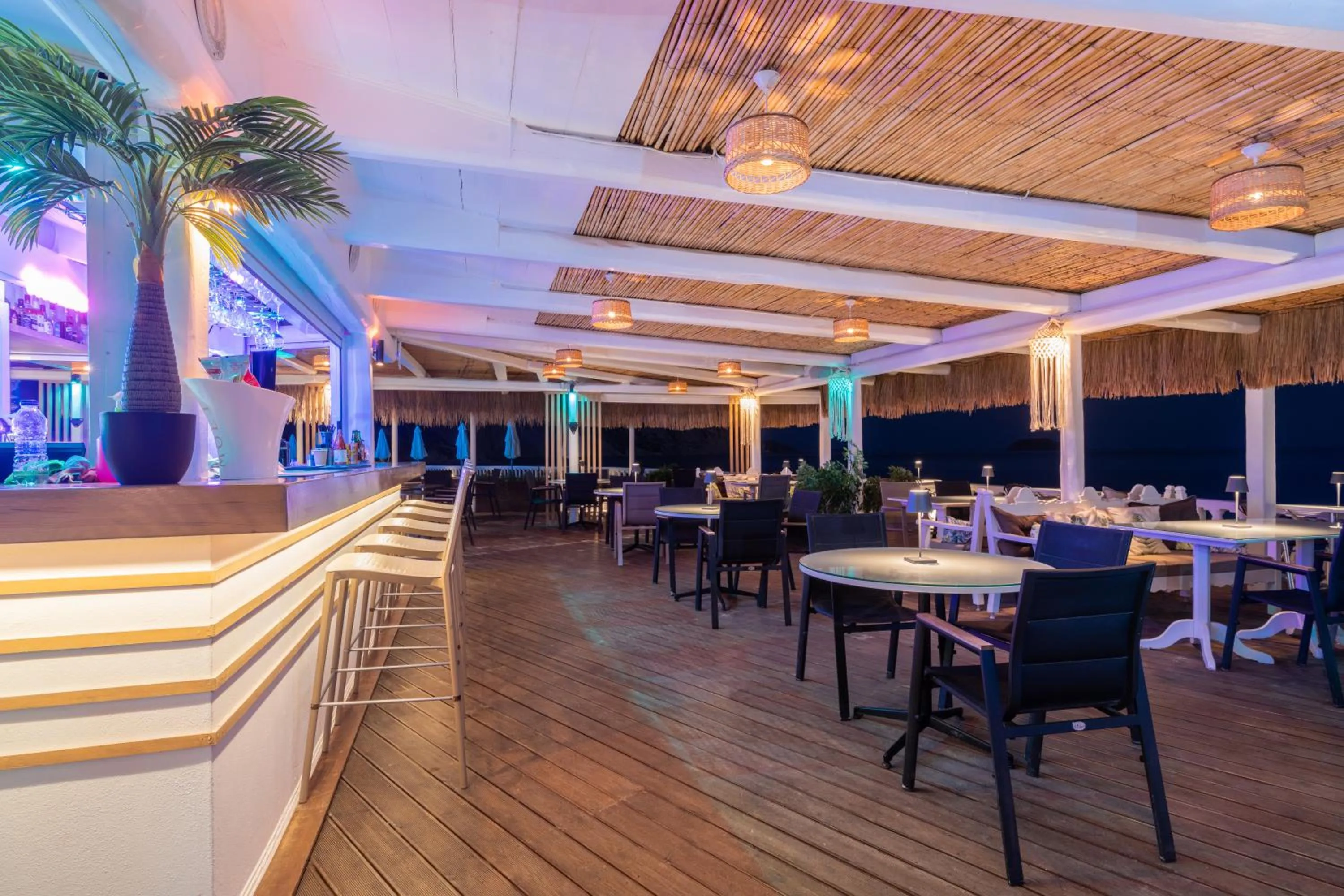 Lounge or bar in Crystal Beach Hotel