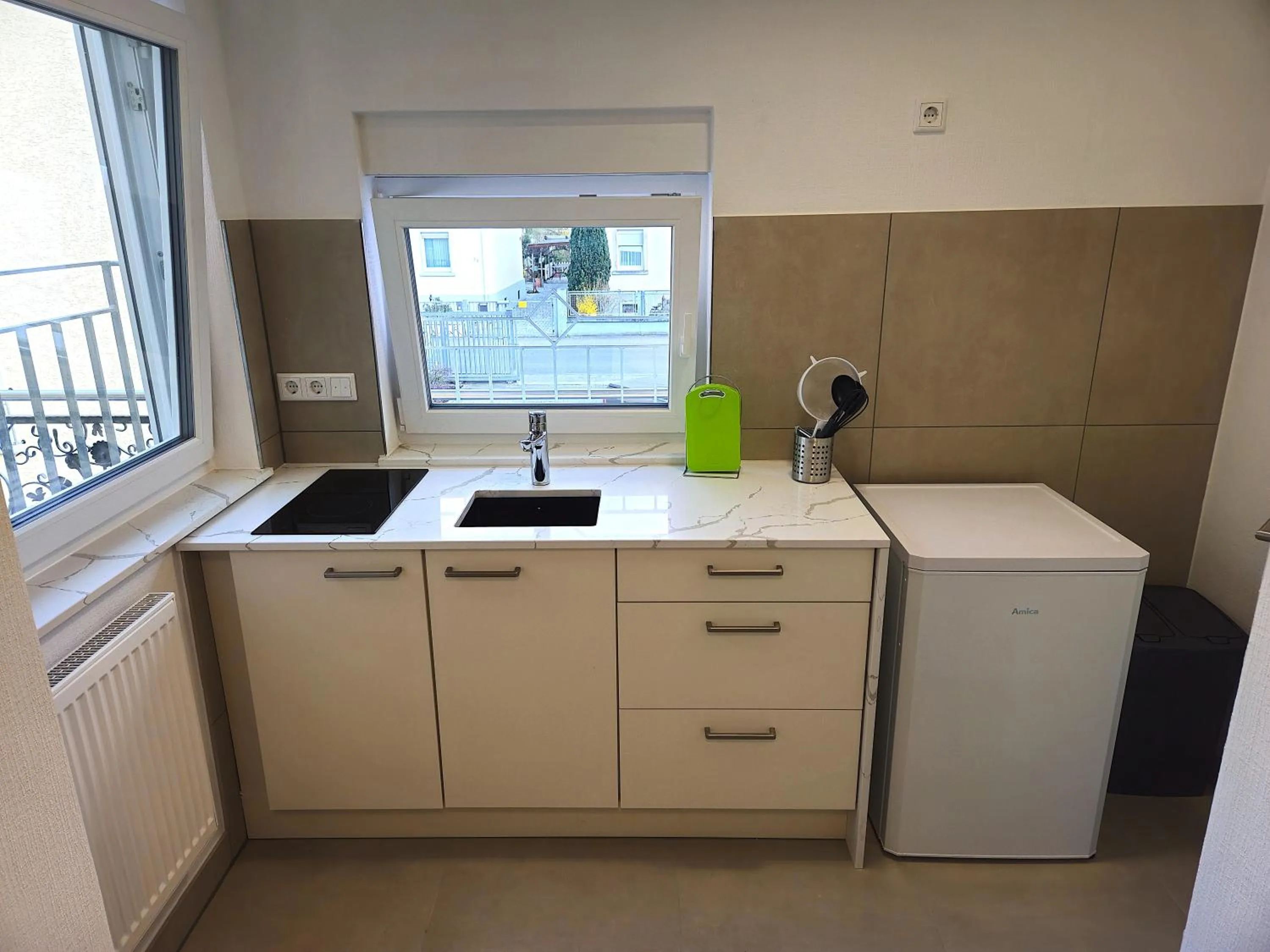 Kitchen or kitchenette in Gasper Business & Garden Hotel