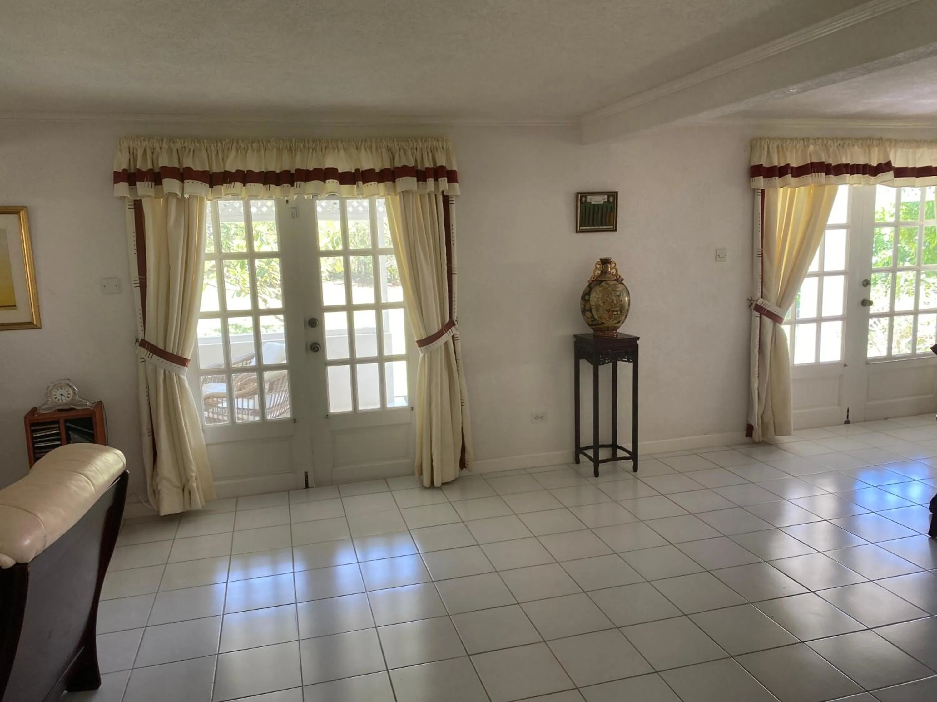 Property building in Spacious White House Villa 1 minute to sandy beaches