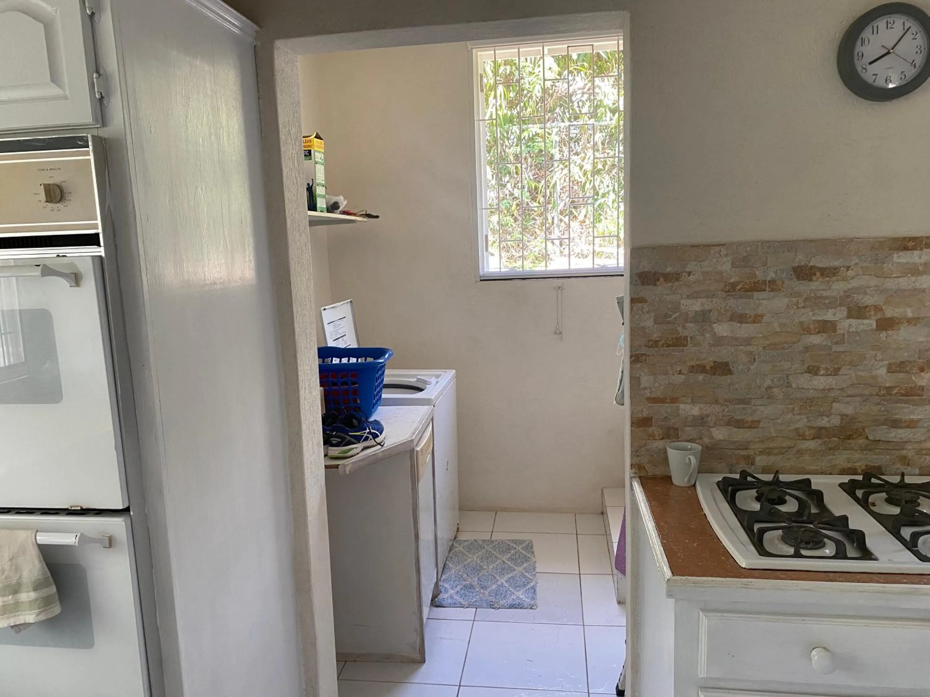 washing machine in Spacious White House Villa 1 minute to sandy beaches