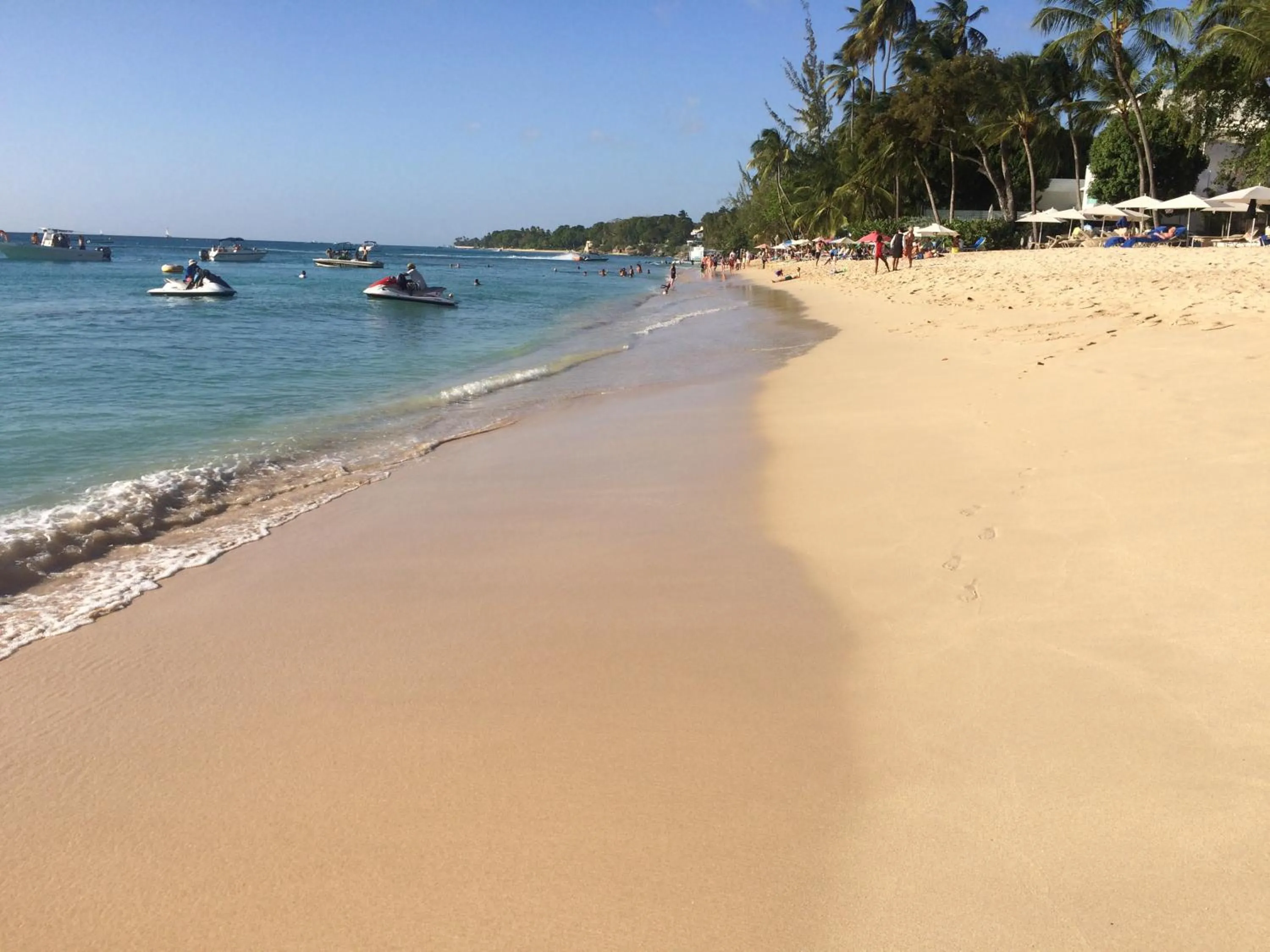 Beach in Spacious White House Villa 1 minute to sandy beaches