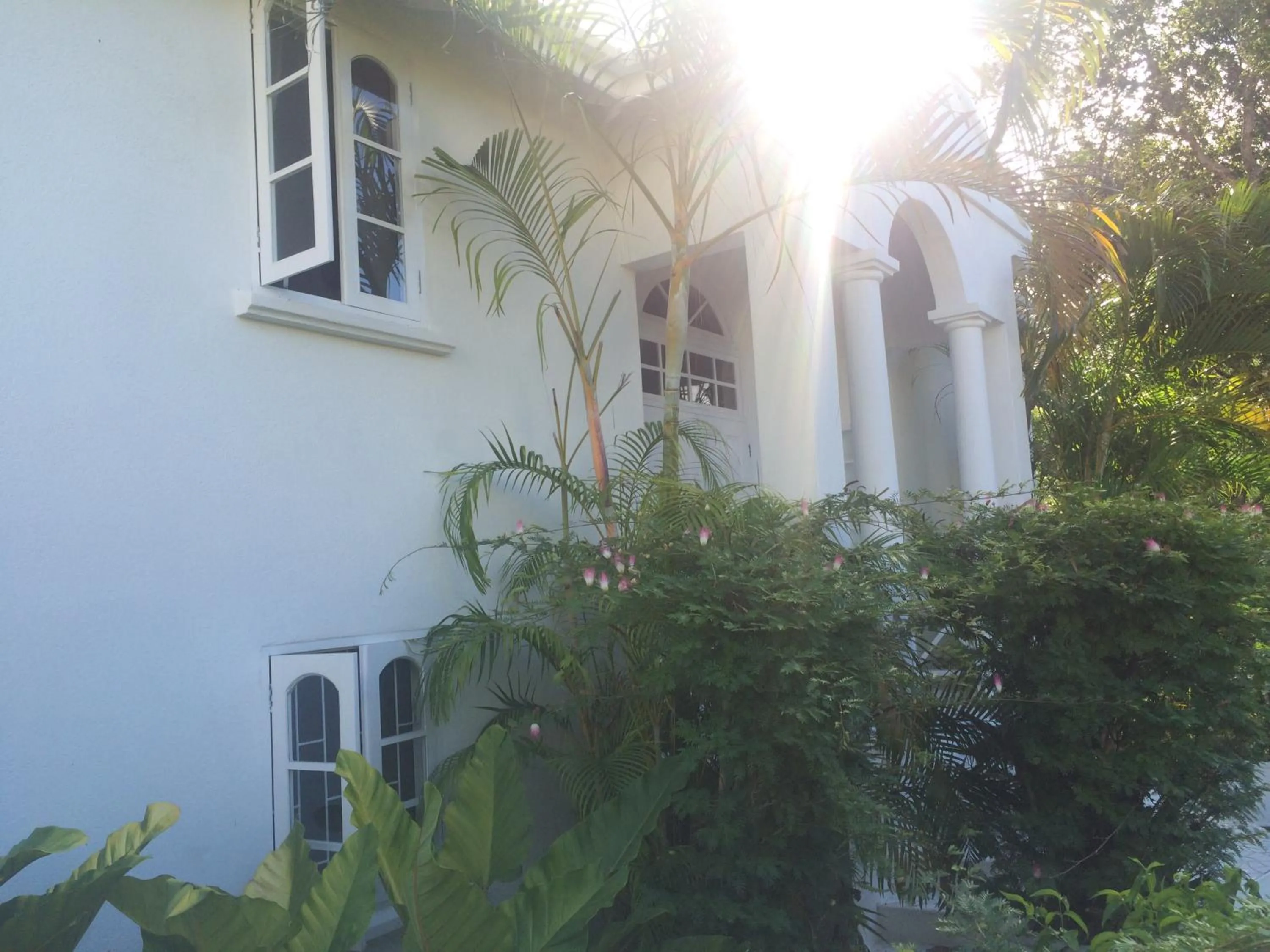 Property building in Spacious White House Villa 1 minute to sandy beaches