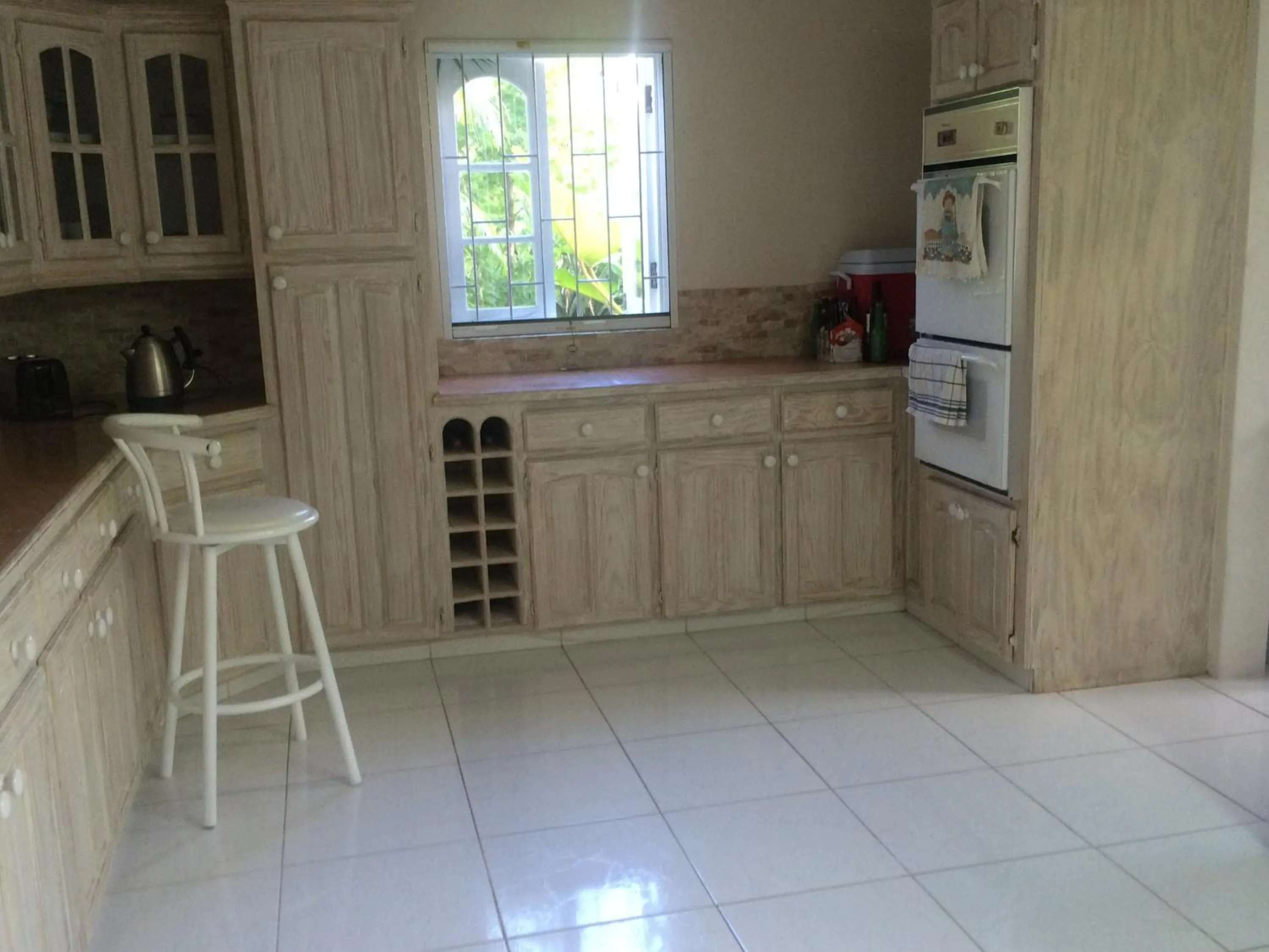 pet friendly in Spacious White House Villa 1 minute to sandy beaches