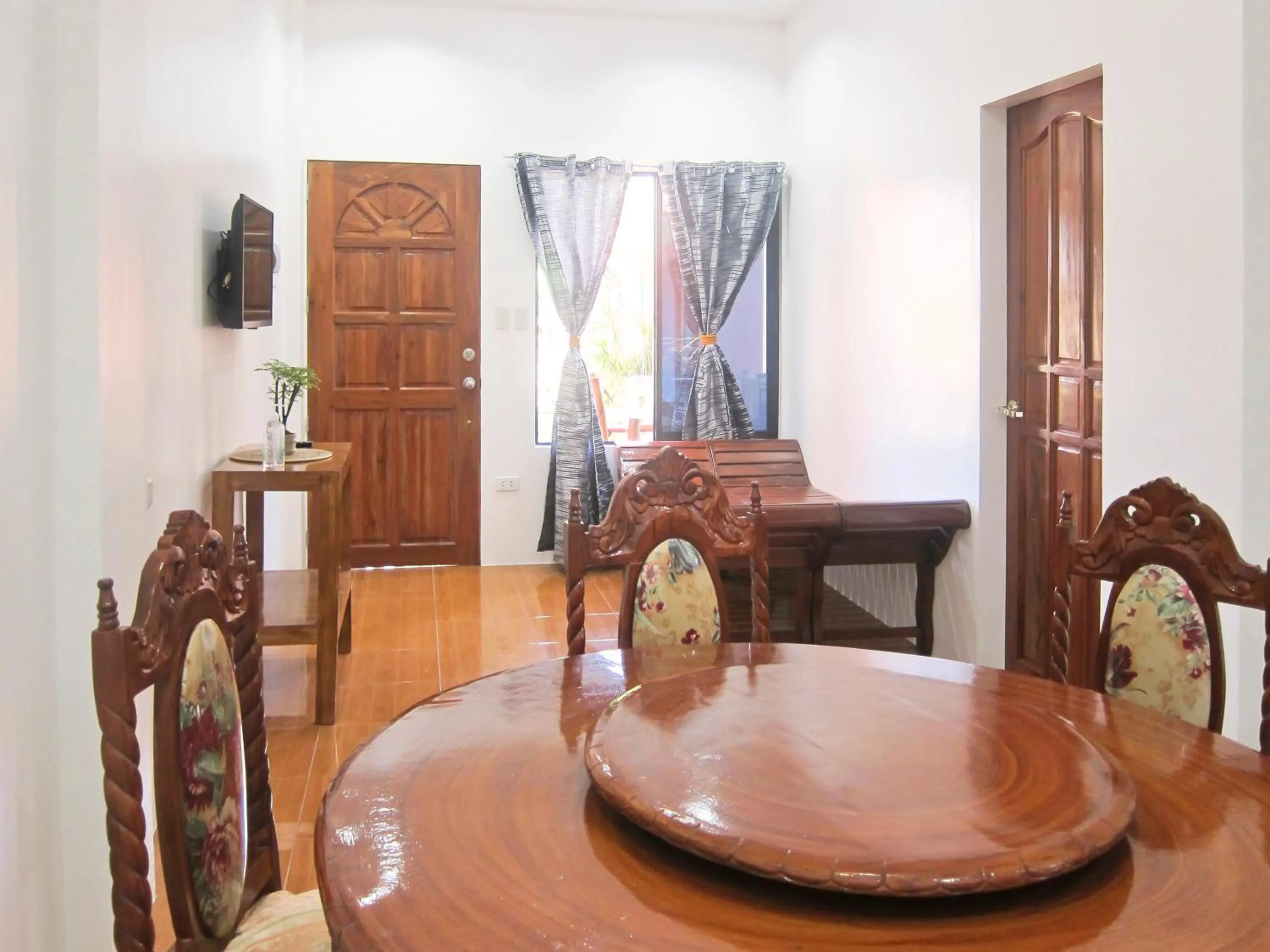 TV and multimedia in SMAK's Hotel