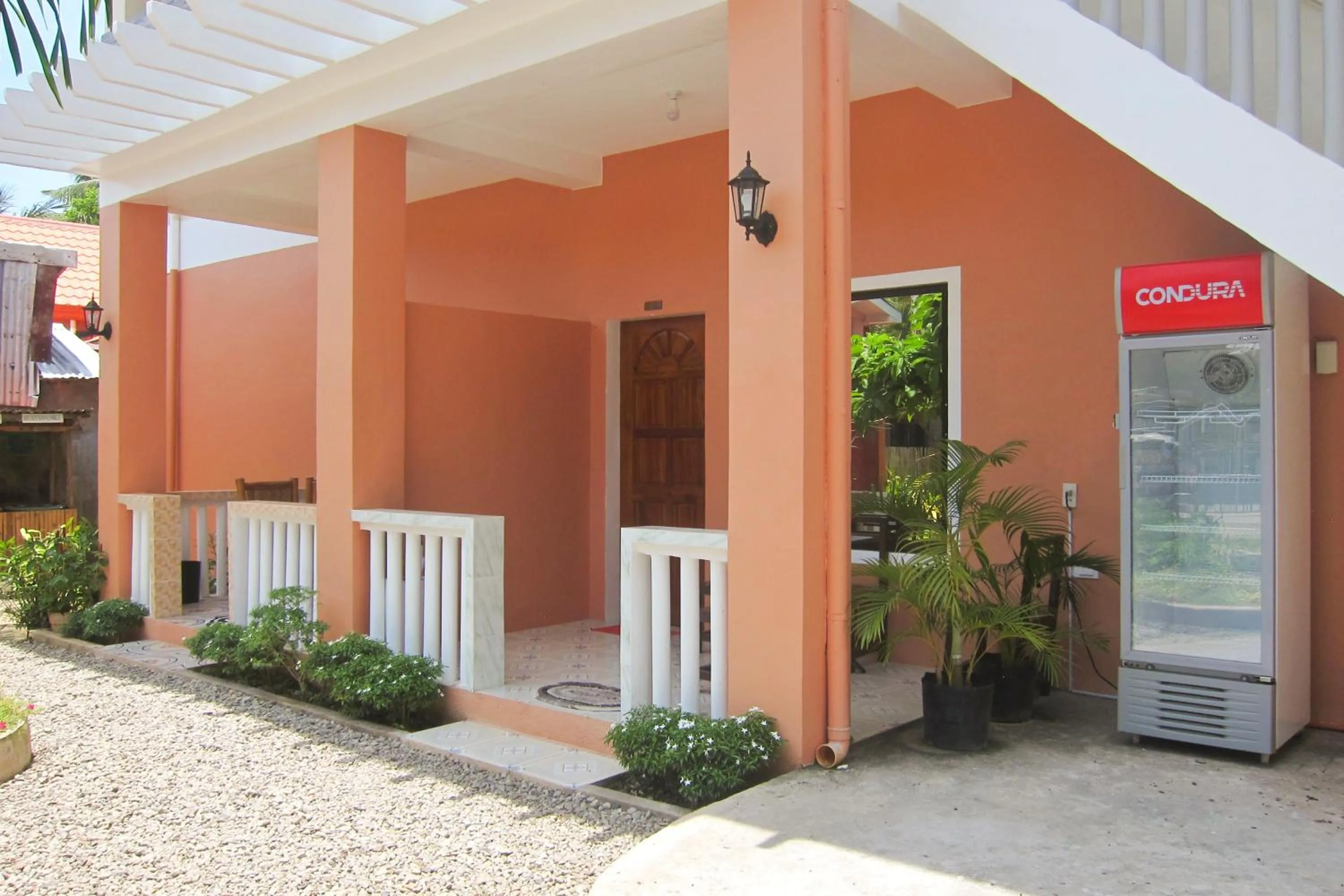 Facade/entrance in SMAK's Hotel