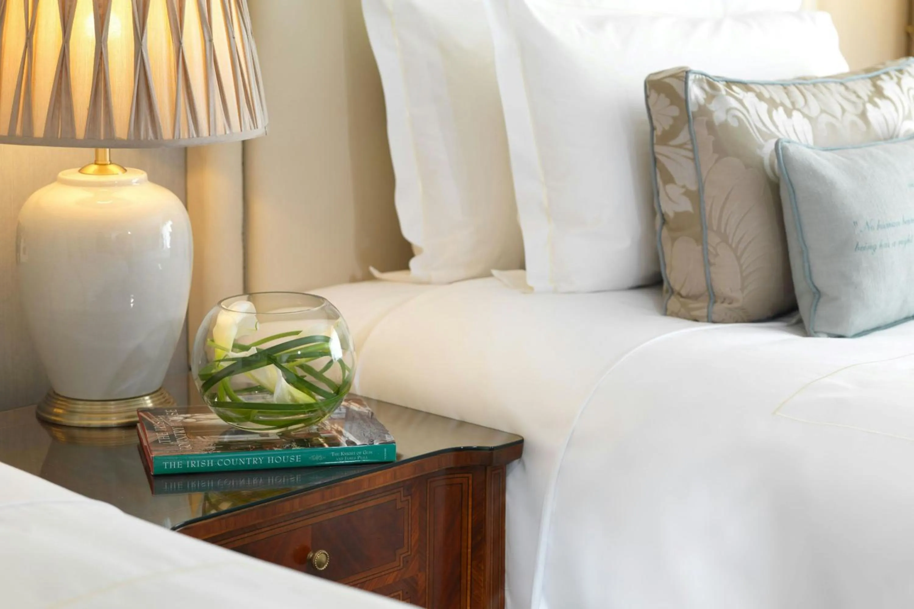 Photo of the whole room, Bed in The Shelbourne, Autograph Collection