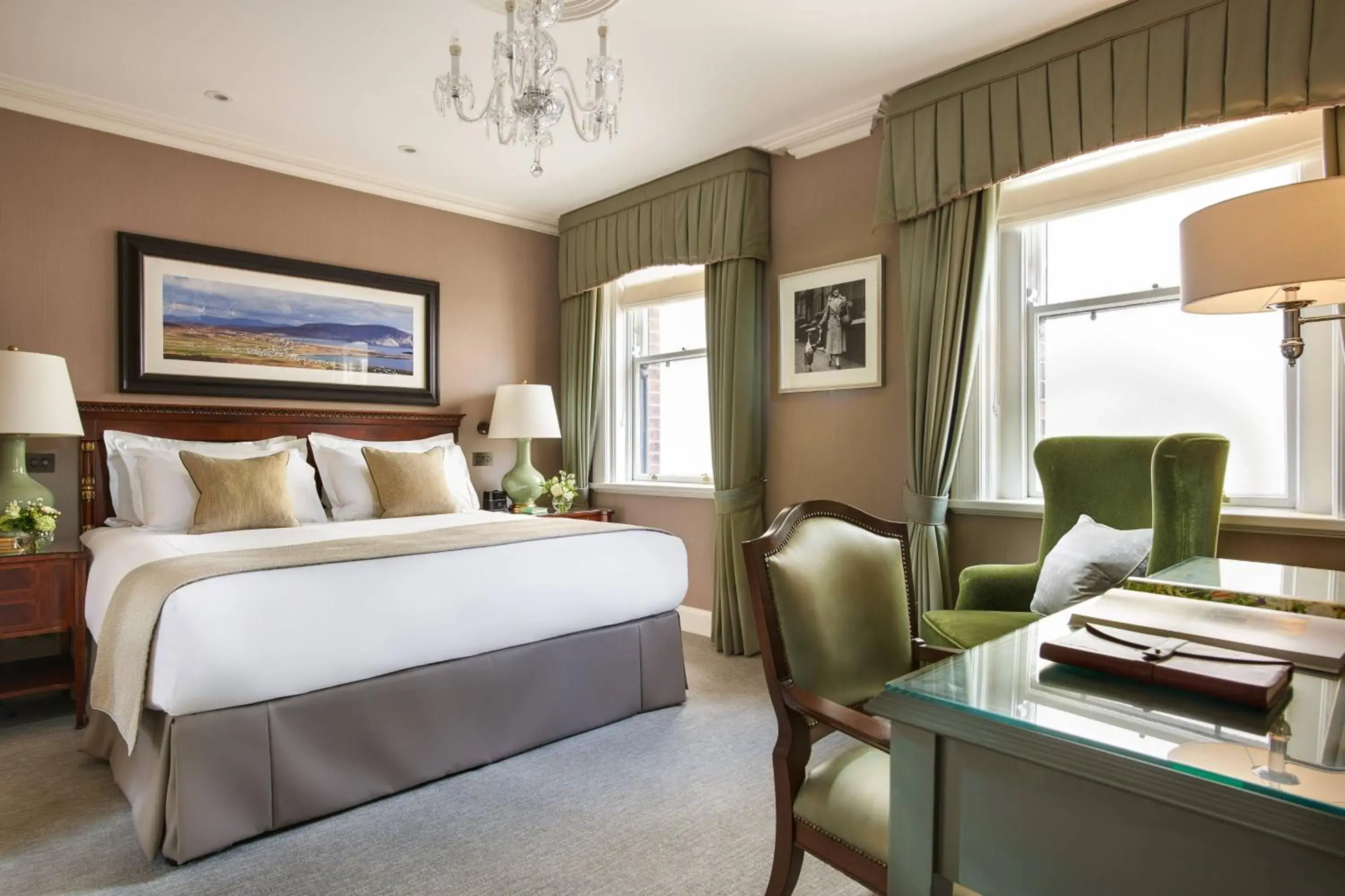 Photo of the whole room, Bed in The Shelbourne, Autograph Collection Photo of the whole room, Bed in The Shelbourne, Autograph Collection