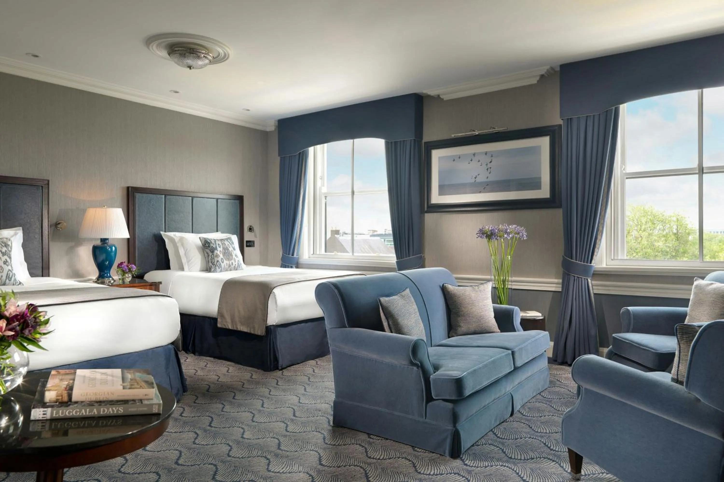 Photo of the whole room, Bed in The Shelbourne, Autograph Collection