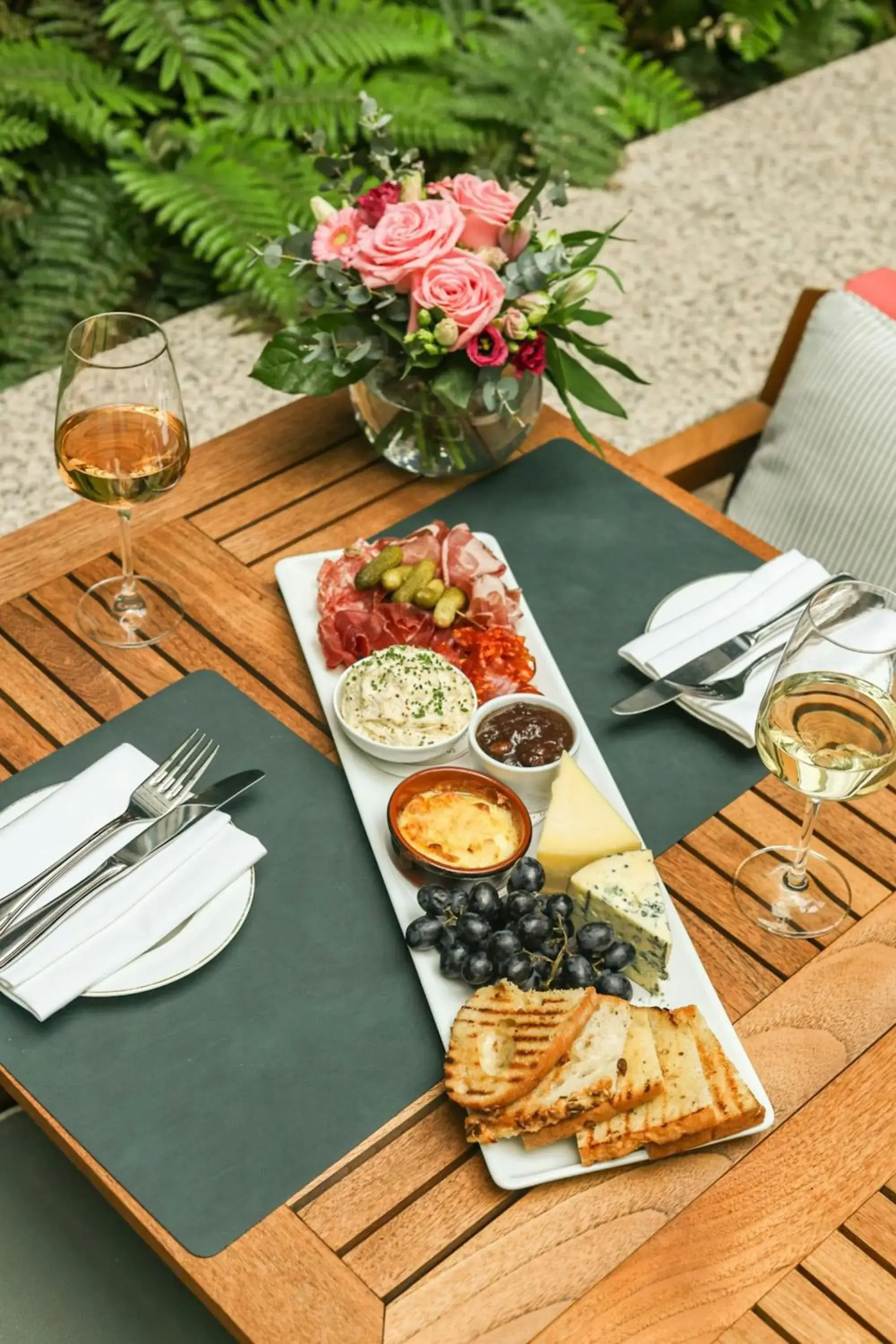 Restaurant/places to eat in The Shelbourne, Autograph Collection Restaurant/places to eat in The Shelbourne, Autograph Collection