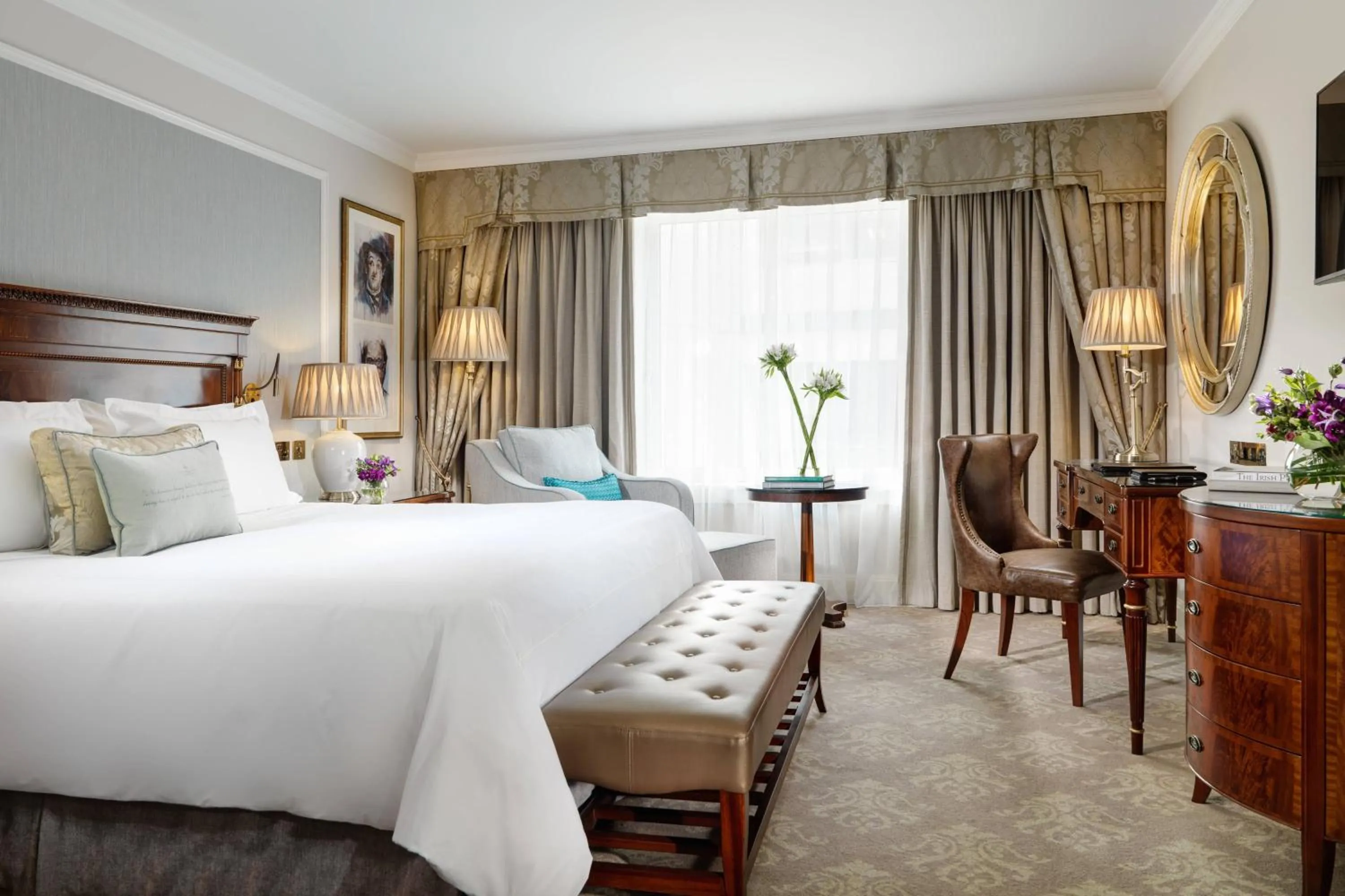 Photo of the whole room, Bed in The Shelbourne, Autograph Collection