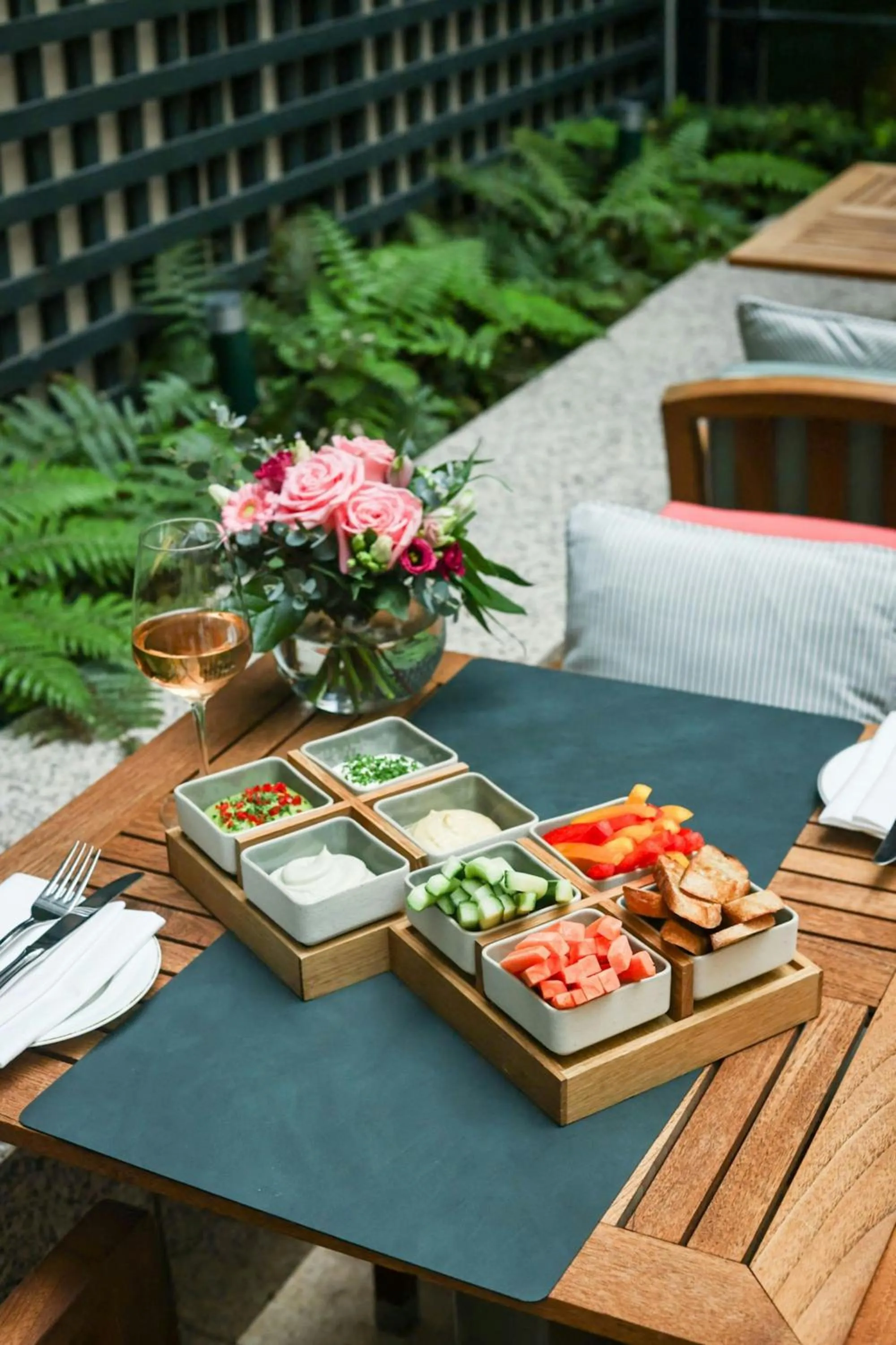 Restaurant/places to eat in The Shelbourne, Autograph Collection