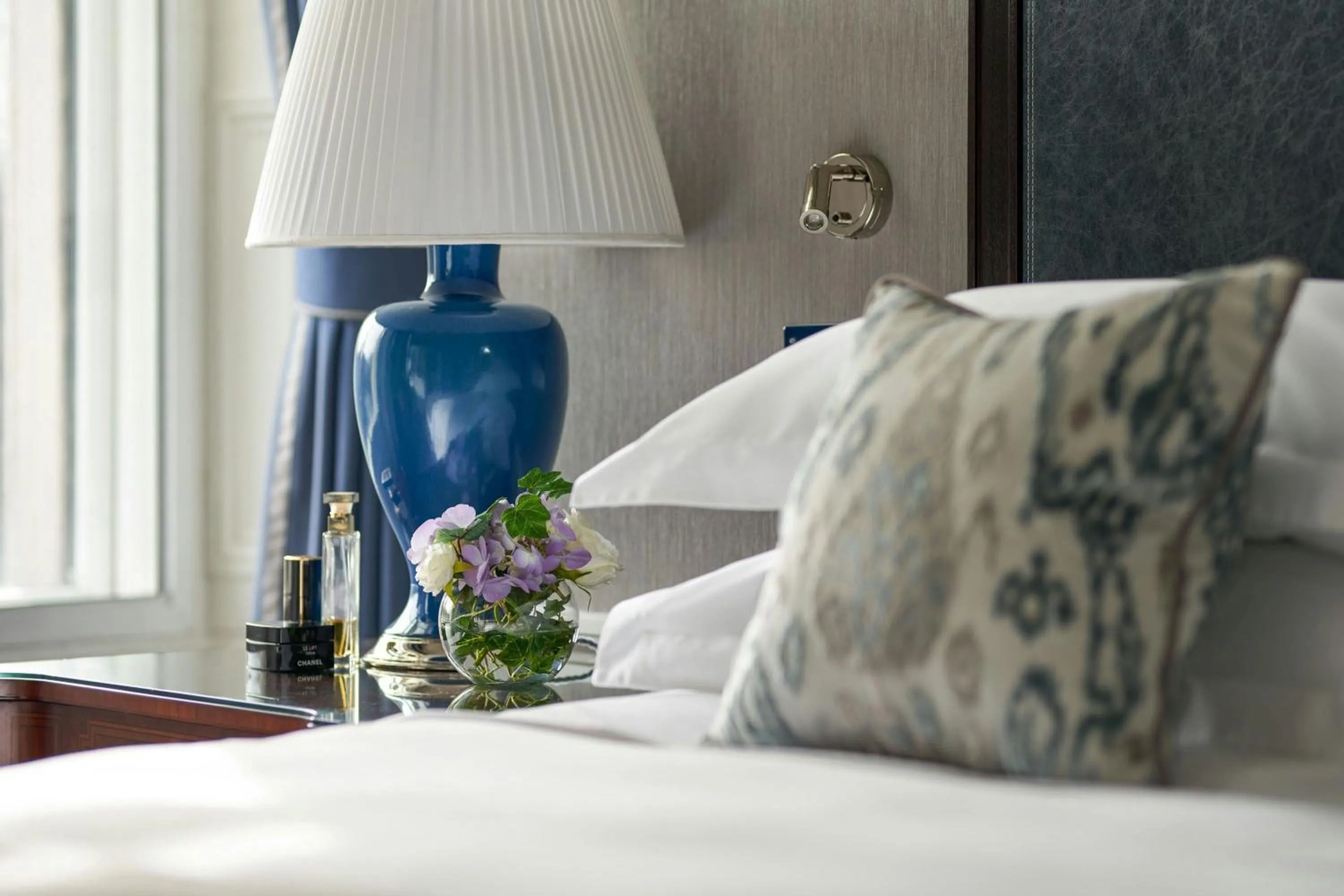 Photo of the whole room, Bed in The Shelbourne, Autograph Collection