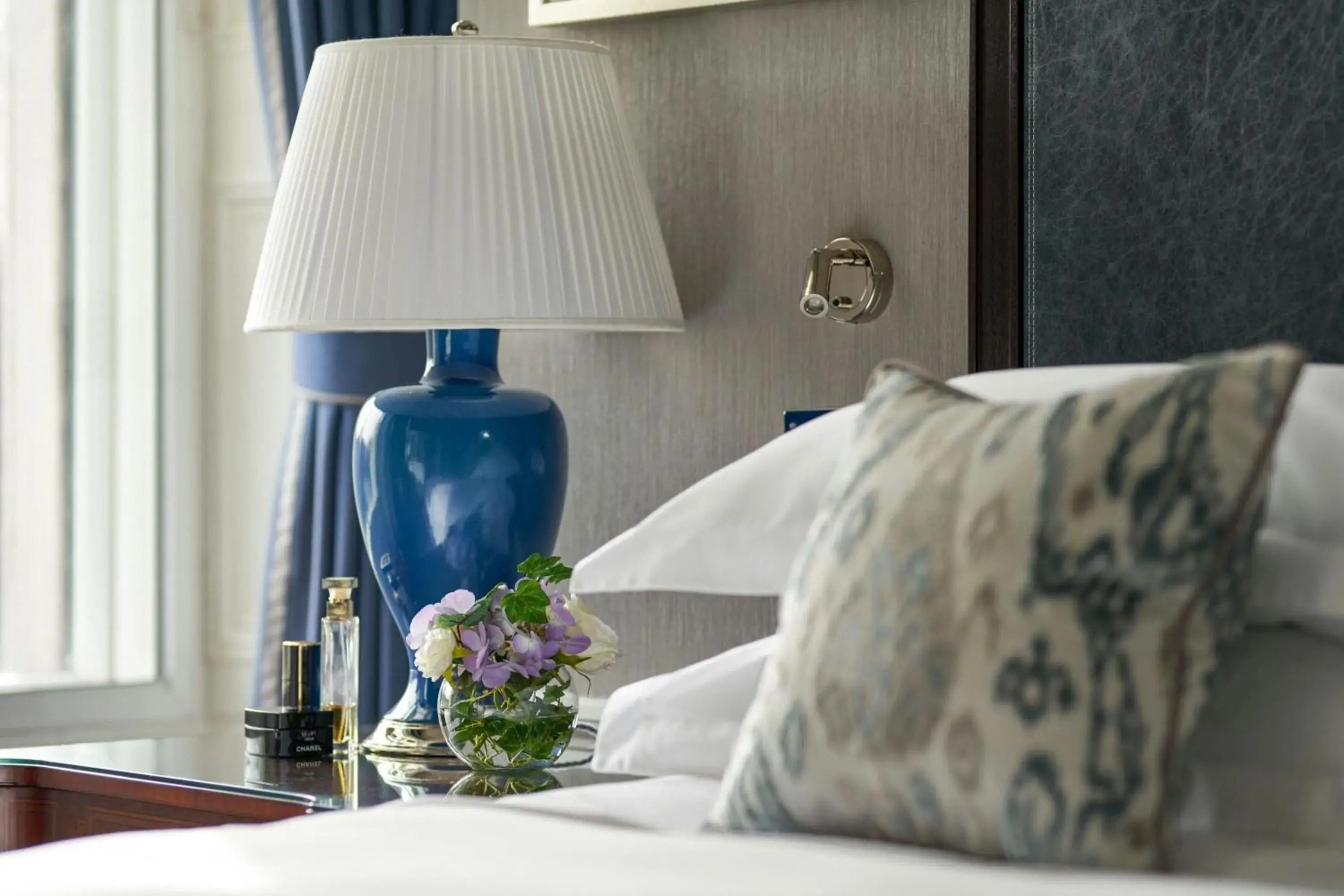 Photo of the whole room, Bed in The Shelbourne, Autograph Collection Photo of the whole room, Bed in The Shelbourne, Autograph Collection