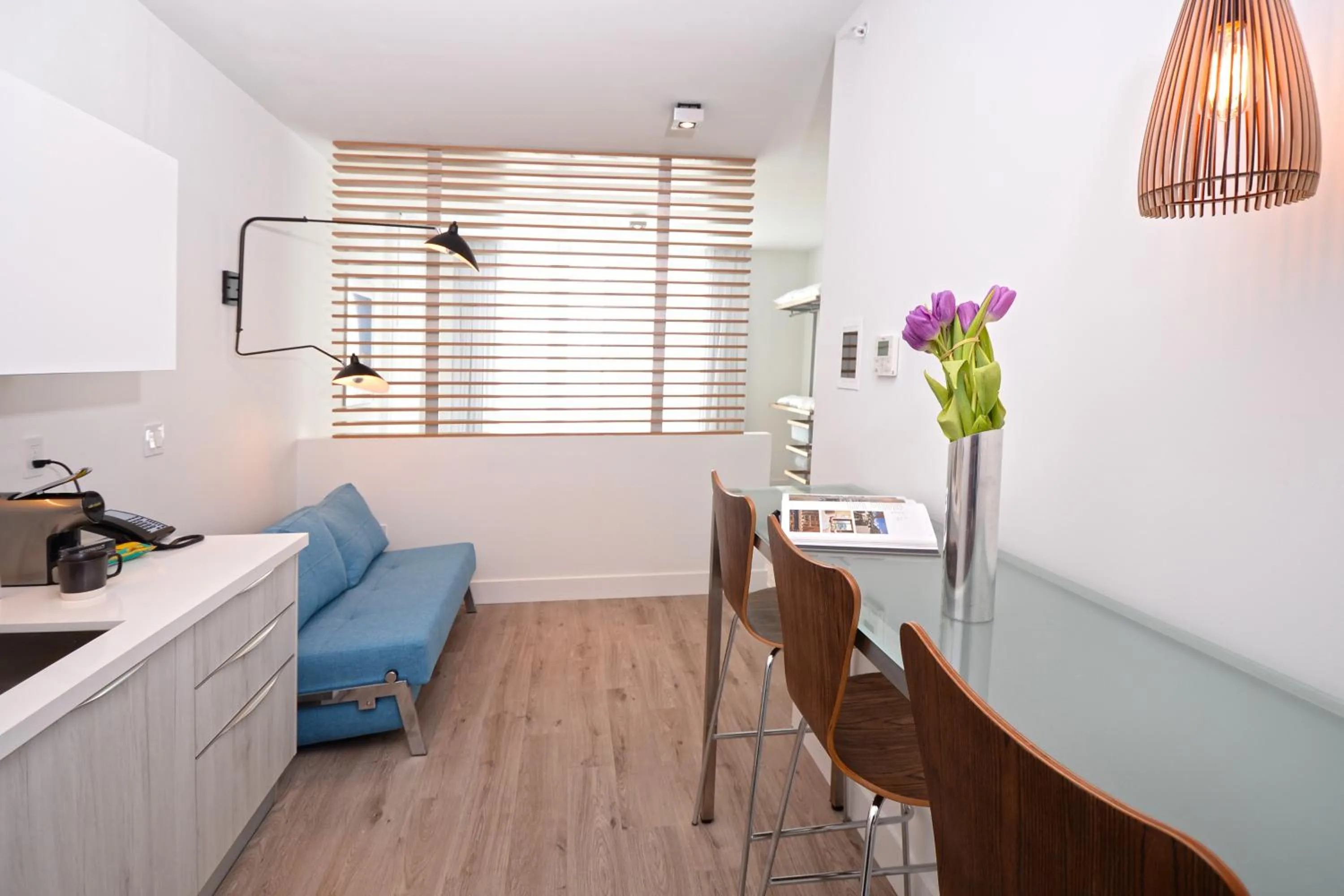 Dining area in 6080 Design Hotel by Eskape Collection