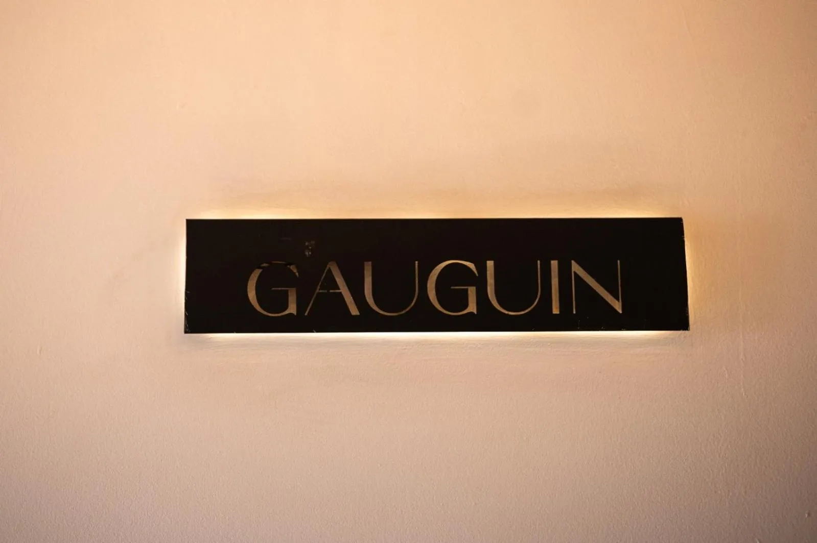 Text overlay in Hotel Roma 191