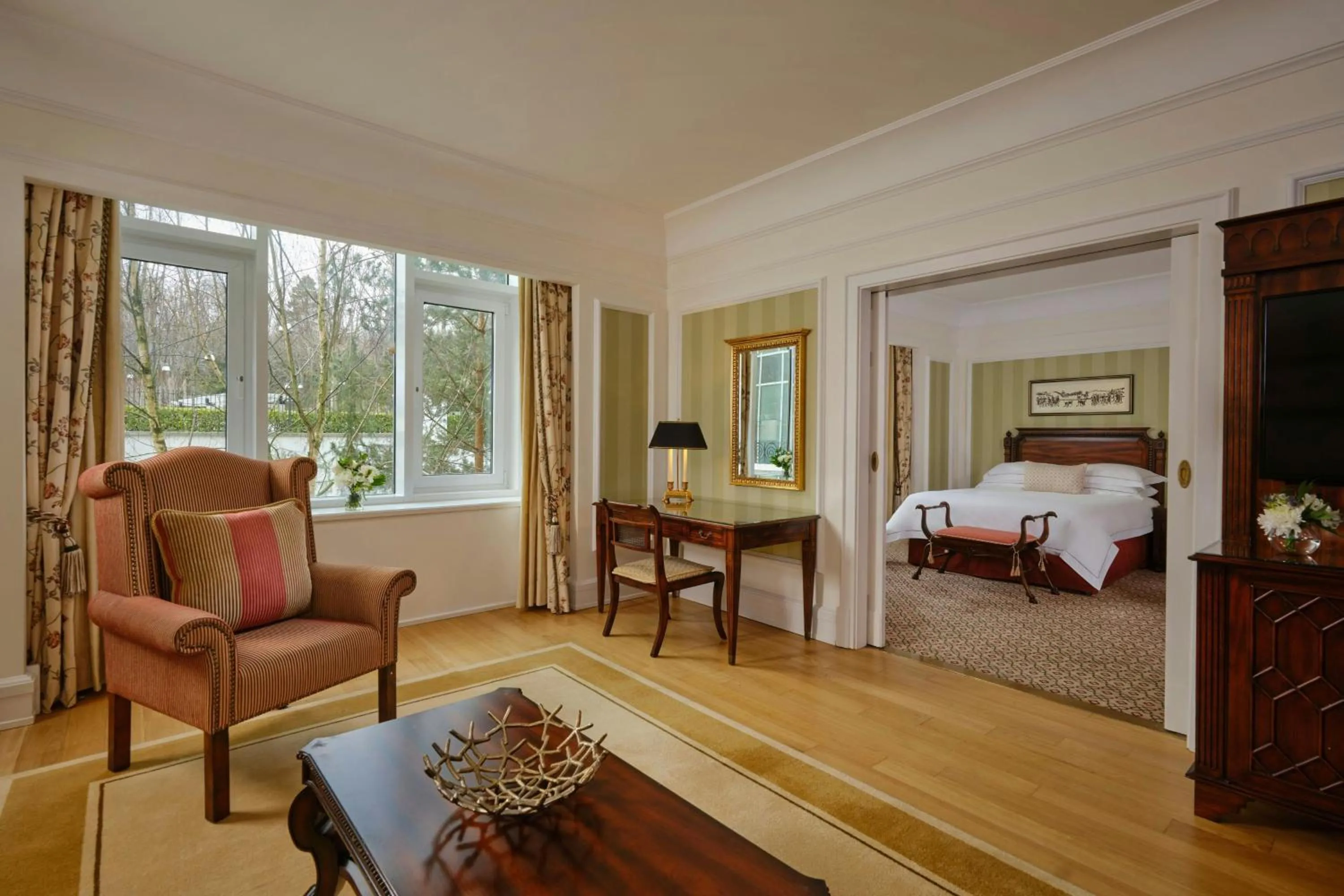 Lounge or bar, Bed in Powerscourt Hotel, Autograph Collection