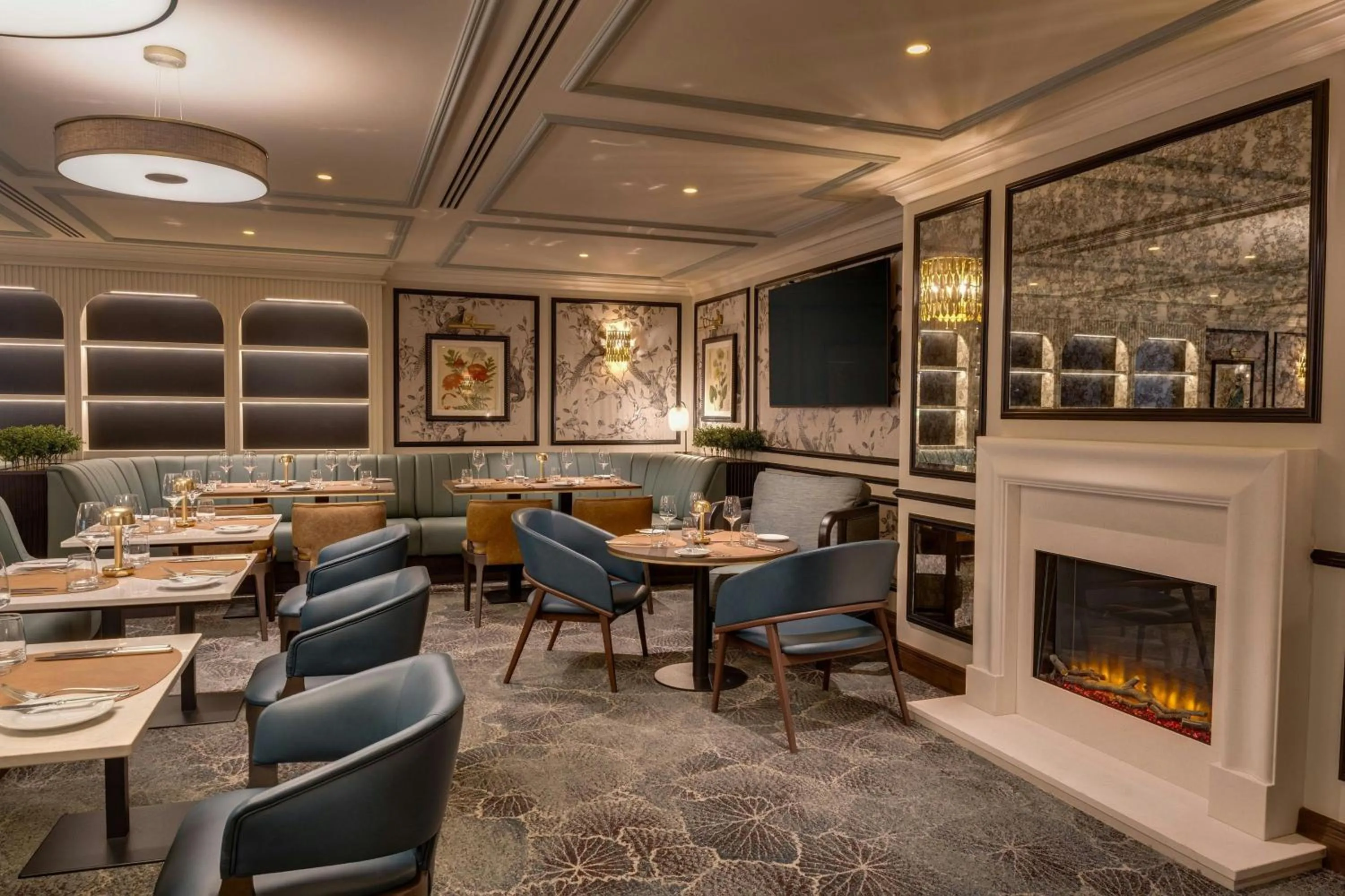 Lounge or bar in Powerscourt Hotel, Autograph Collection