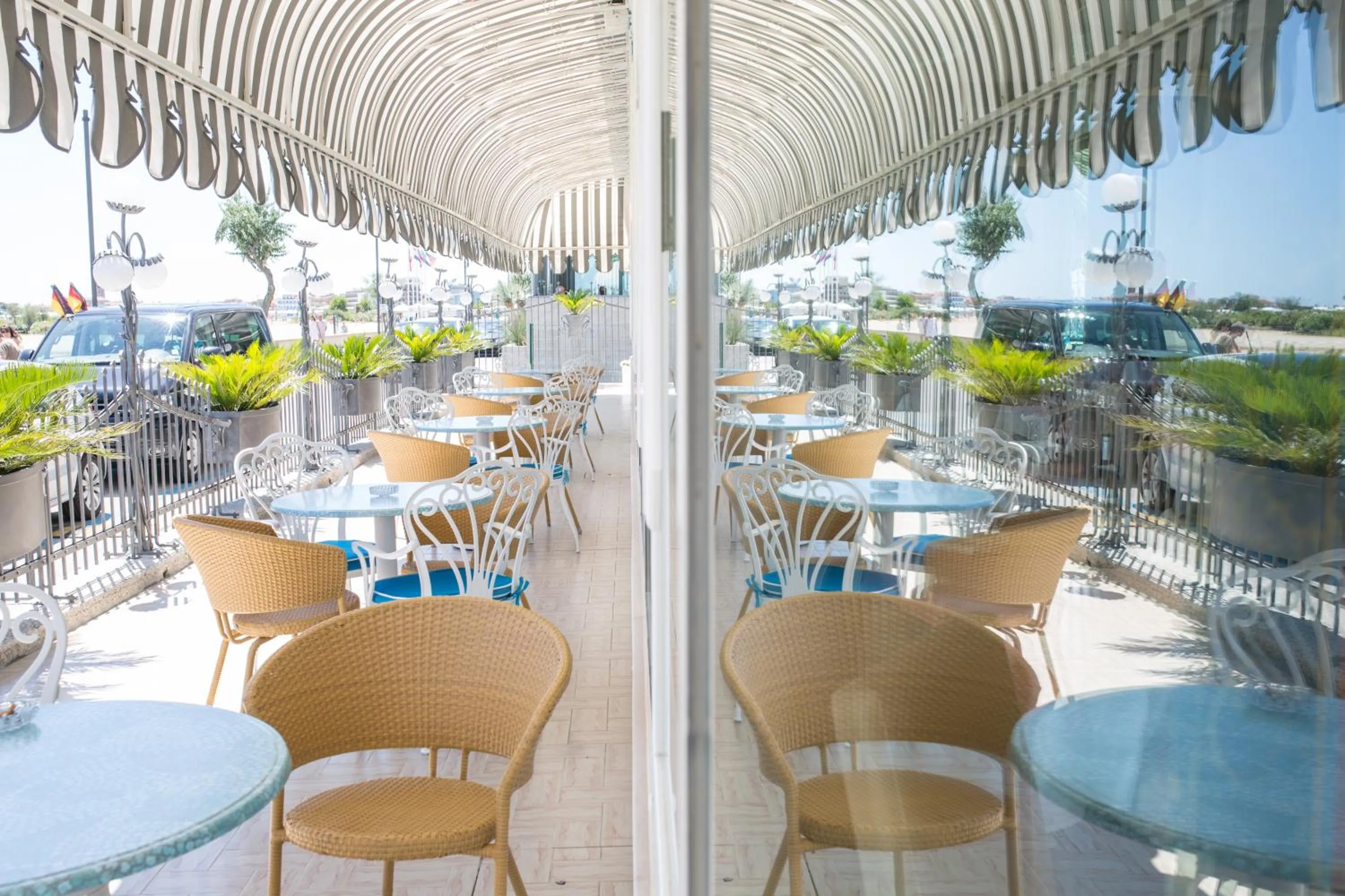 Restaurant/places to eat in Hotel Principe