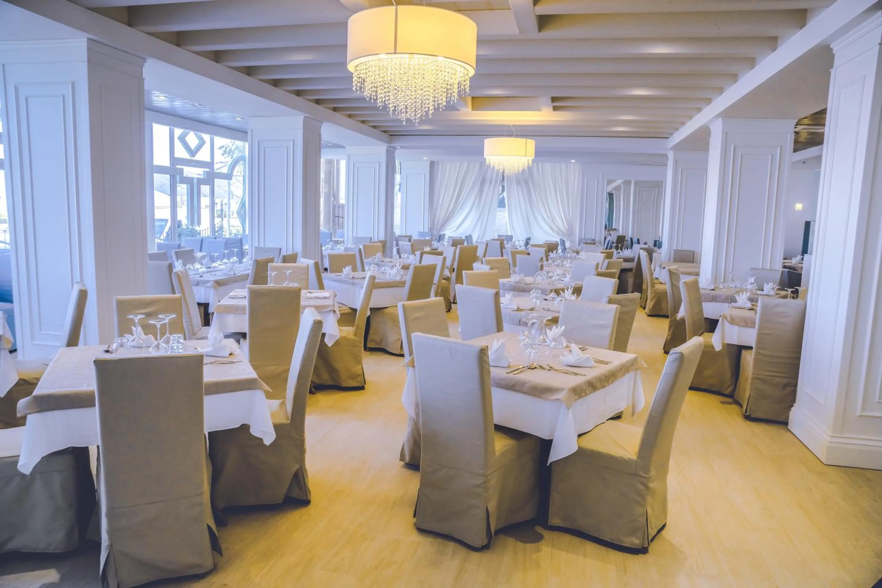 Restaurant/places to eat in Hotel Principe