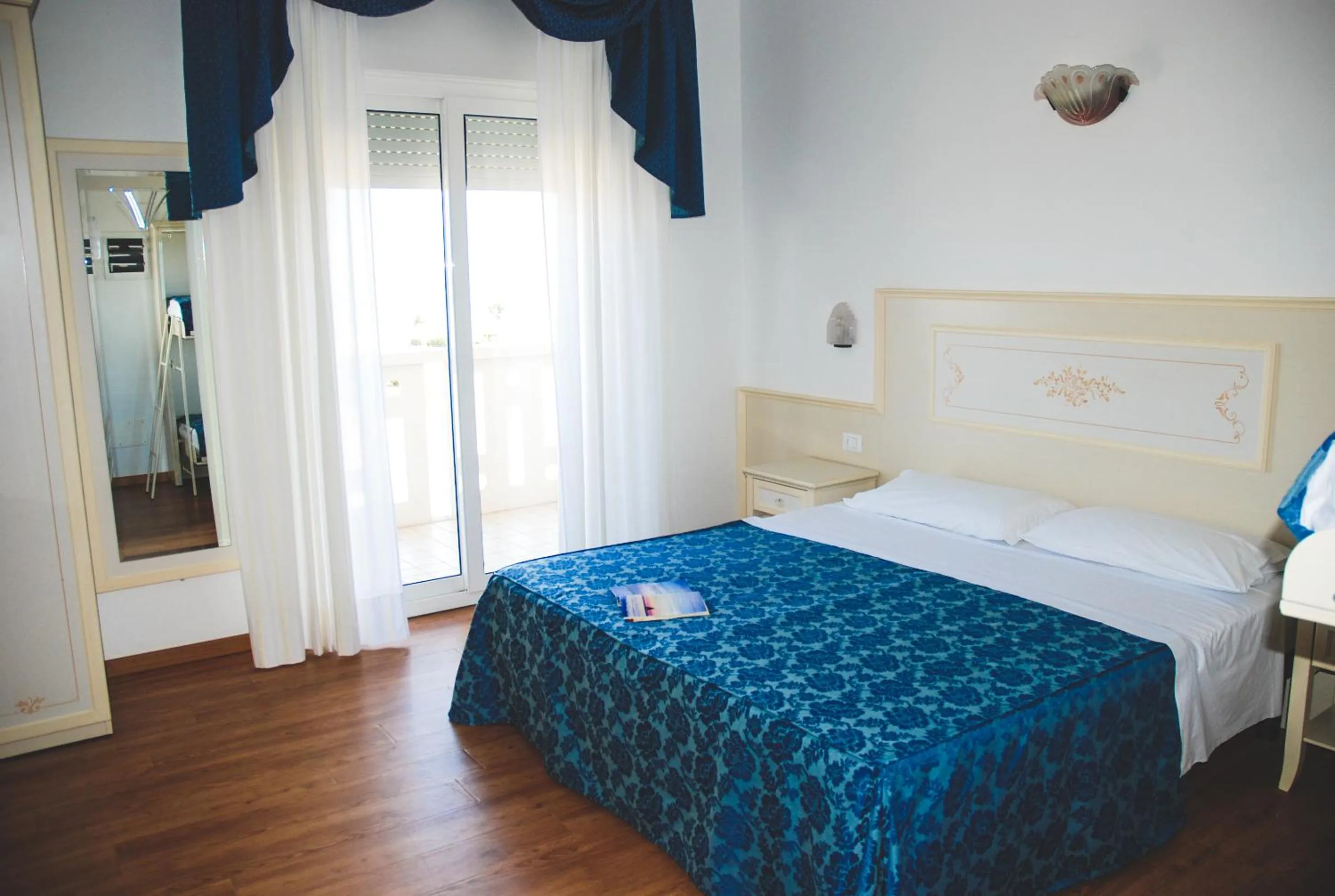 Day, Bed in Hotel Principe