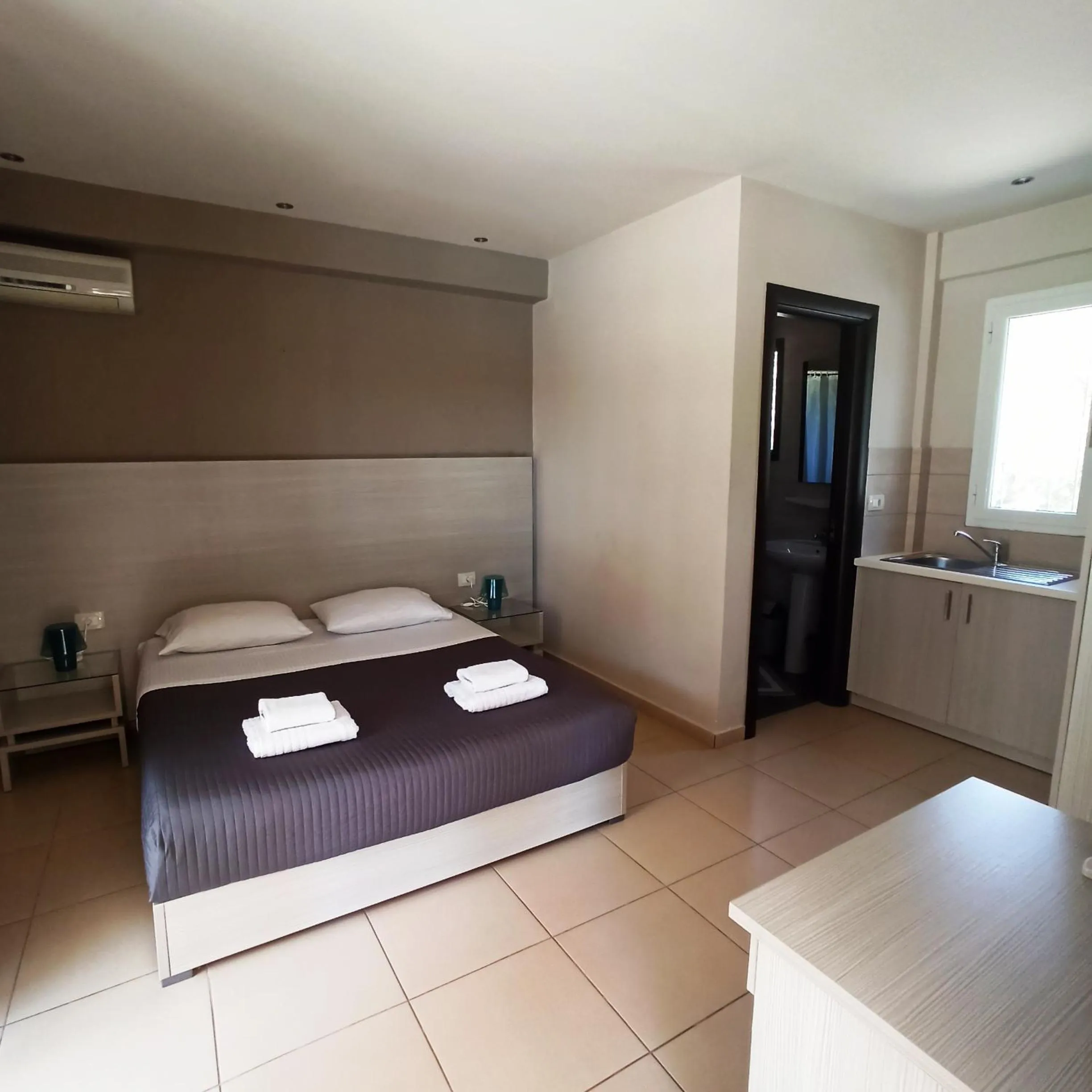 Bed in Trianon Studios