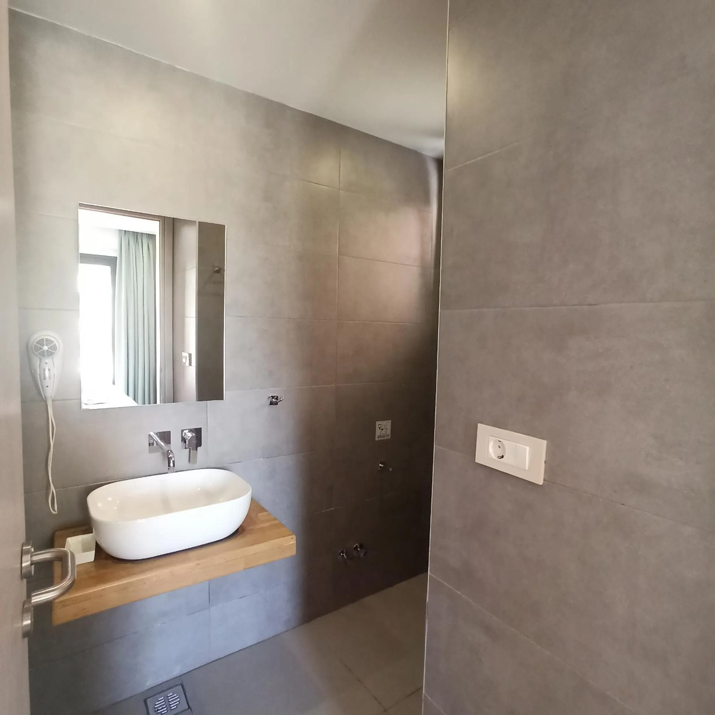 Bathroom in Trianon Studios