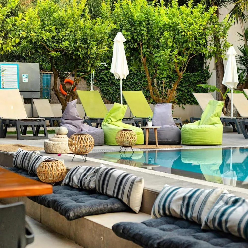 Restaurant/places to eat in Trianon Studios