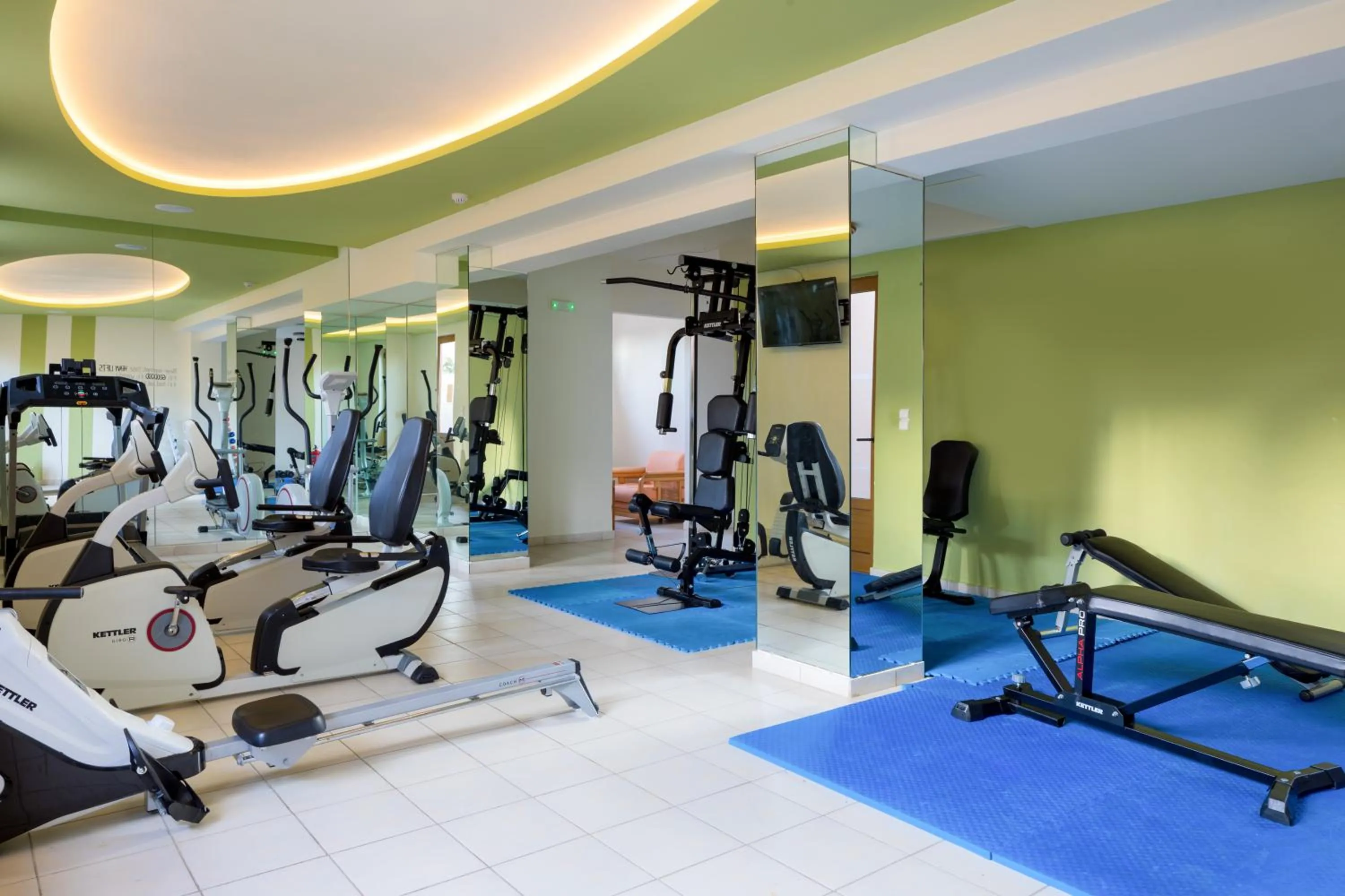 Fitness centre/facilities in Oscar Suites & Village