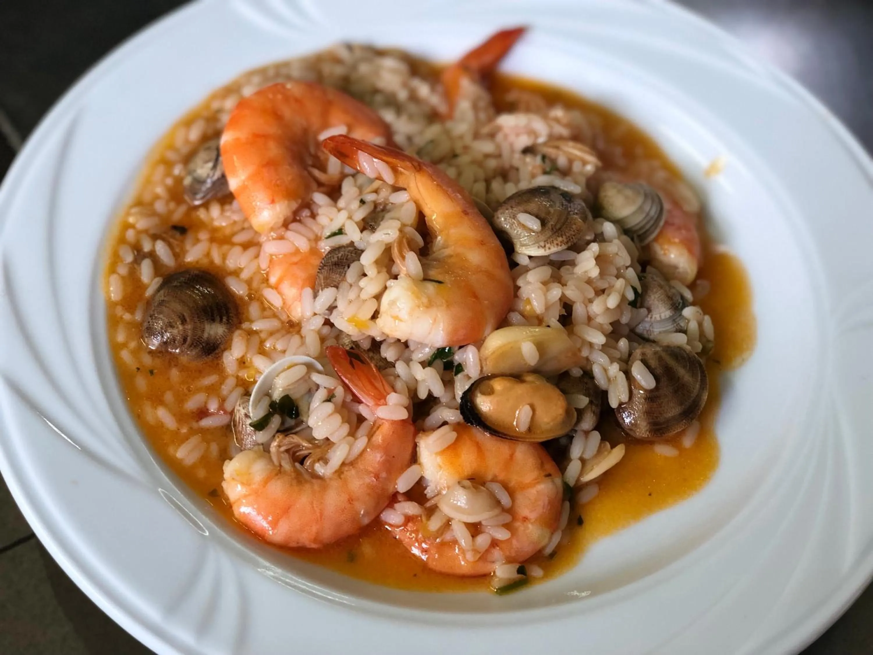 Restaurant/places to eat in Hotel Amoha