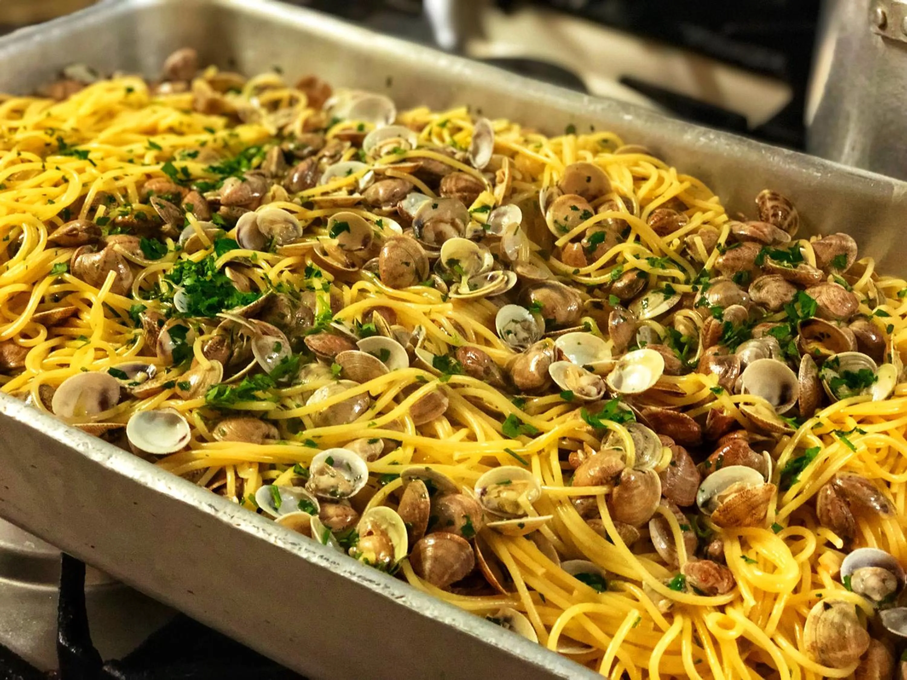 Restaurant/places to eat in Hotel Amoha