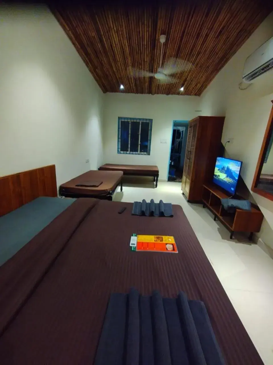 Bedroom, Bed in The Baga Village-70 Mtrs From the Baga Beach Bedroom, Bed in The Baga Village-70 Mtrs From the Baga Beach