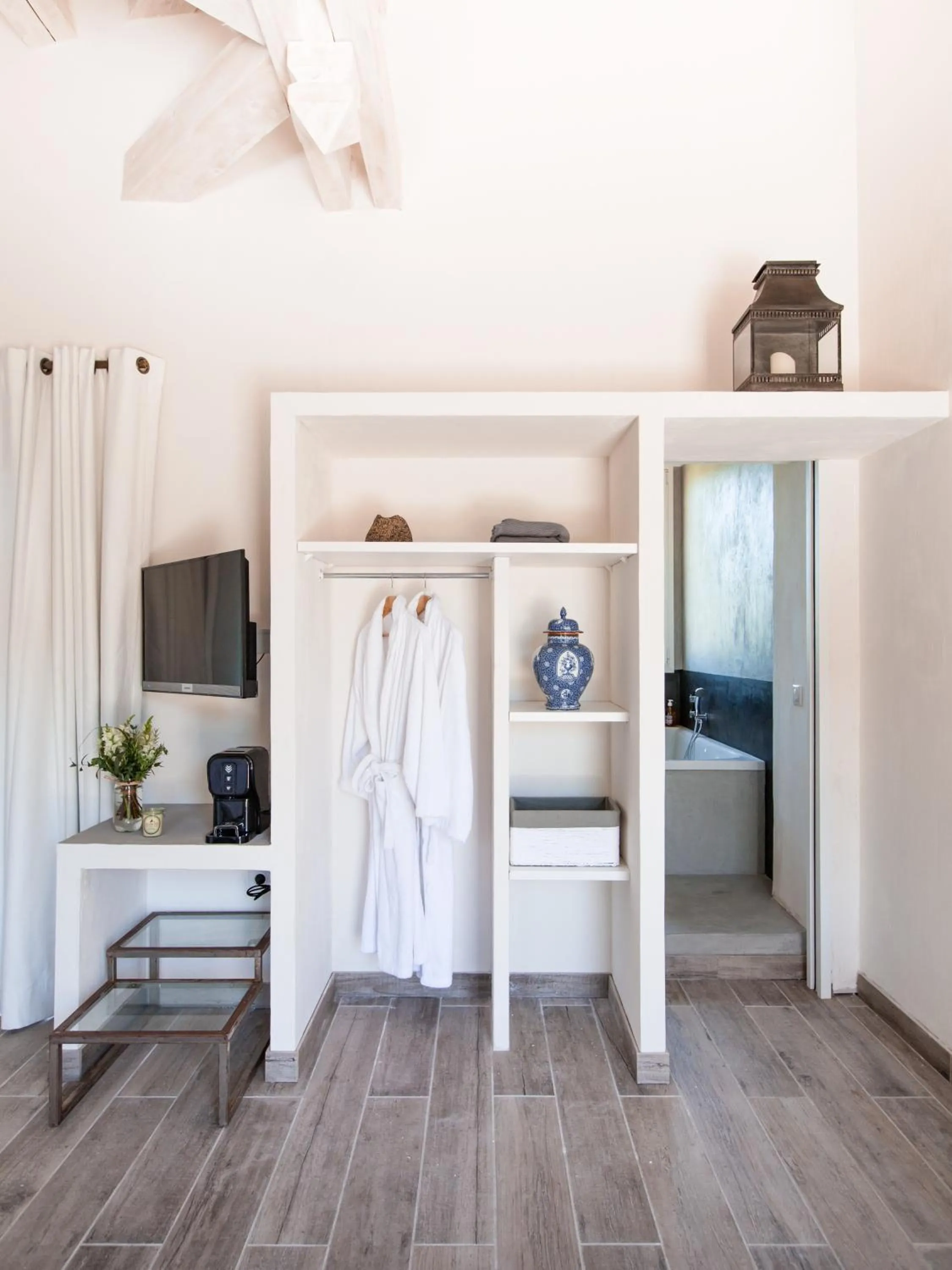 Decorative detail in La Vigne de Ramatuelle