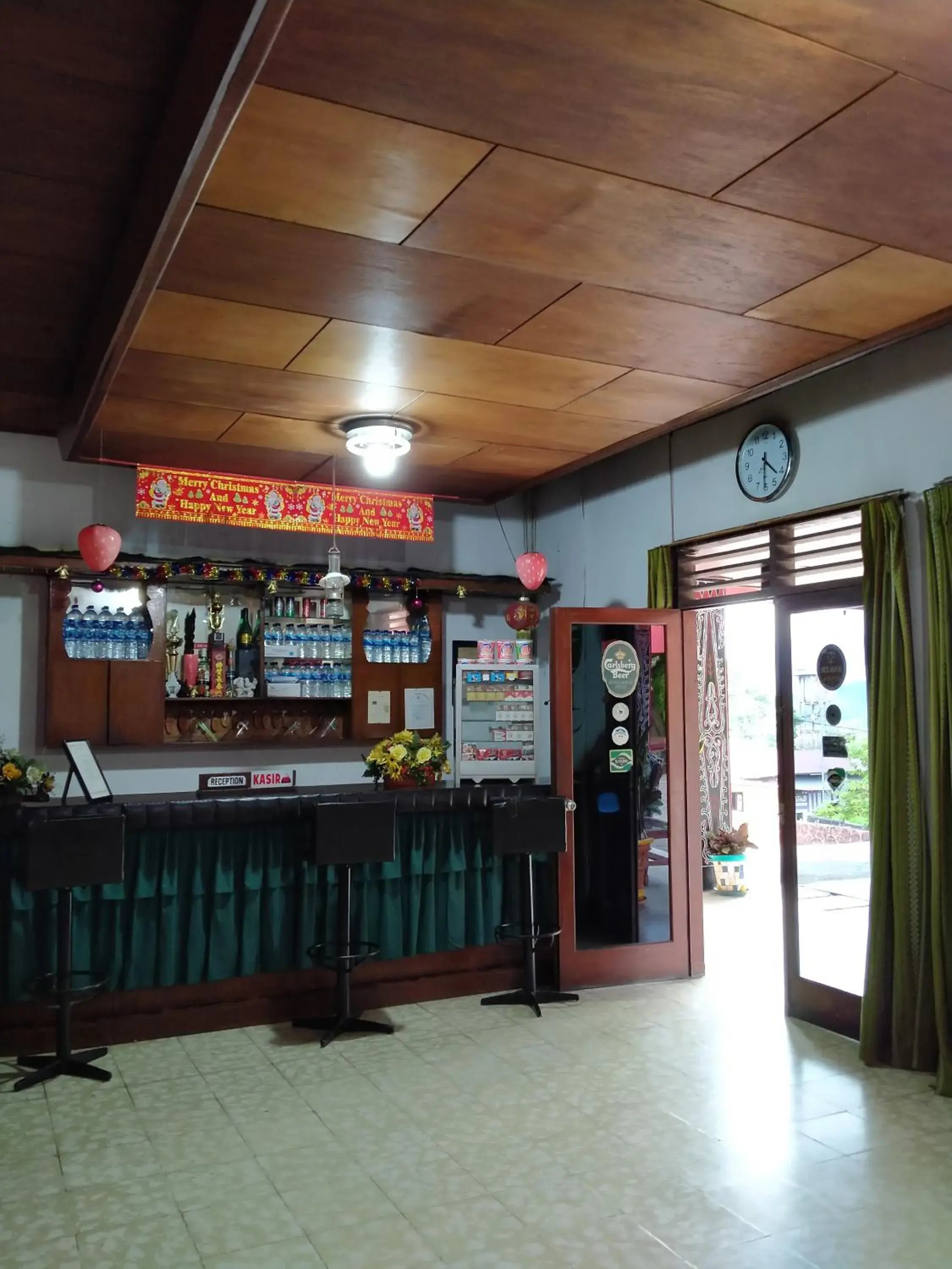 Lobby or reception in Hotel Olibert Parapat Ajibata Mitra RedDoorz Lobby or reception in Hotel Olibert Parapat Ajibata Mitra RedDoorz